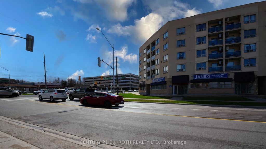 Photo of 160 Wellington Street E #411, Aurora, ON L4G 1J3 (MLS # N13025298)