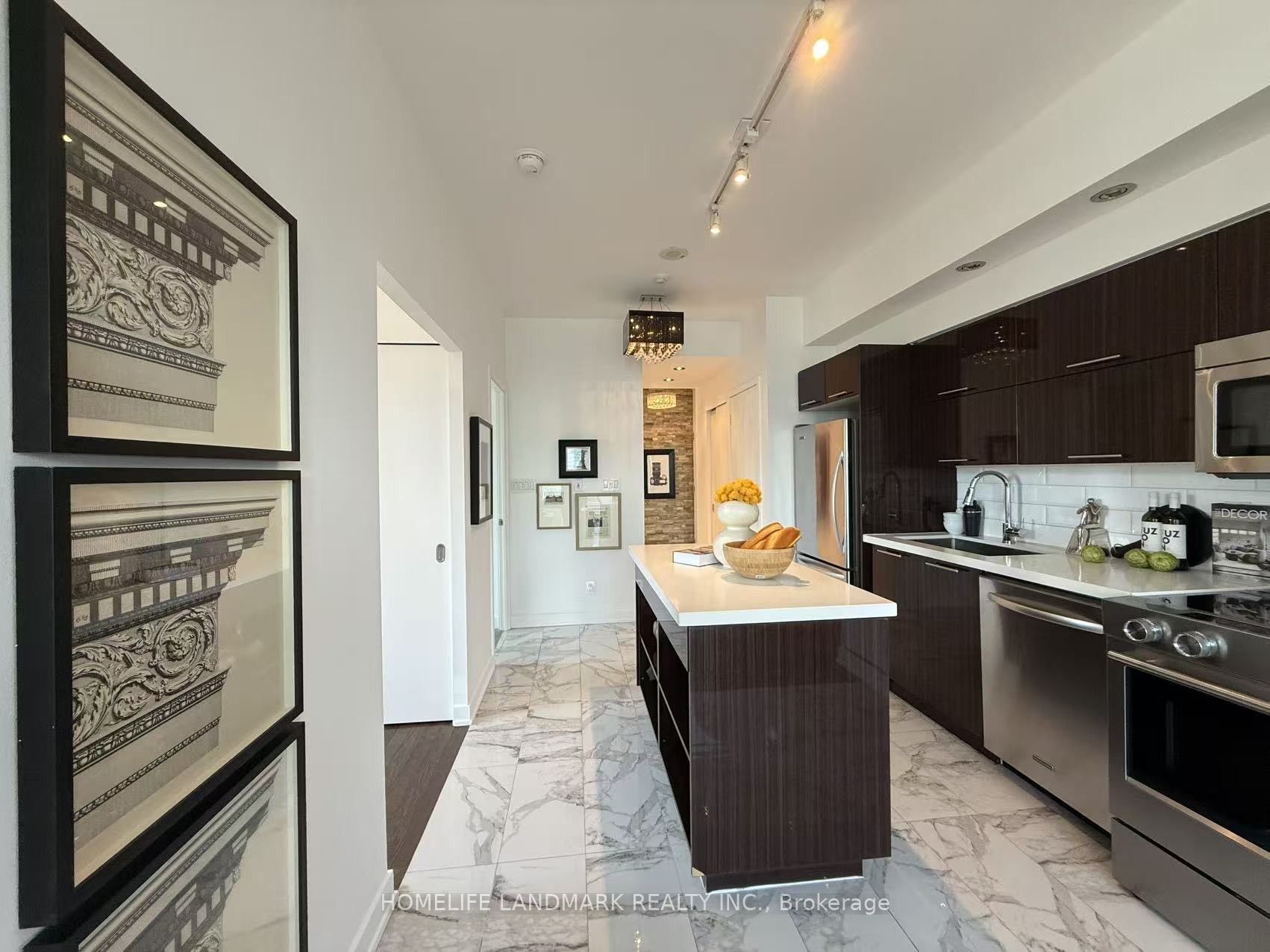 126 Simcoe Street 3303