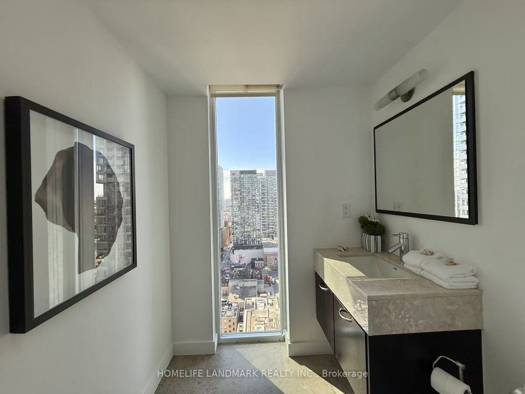 126 Simcoe Street 3303