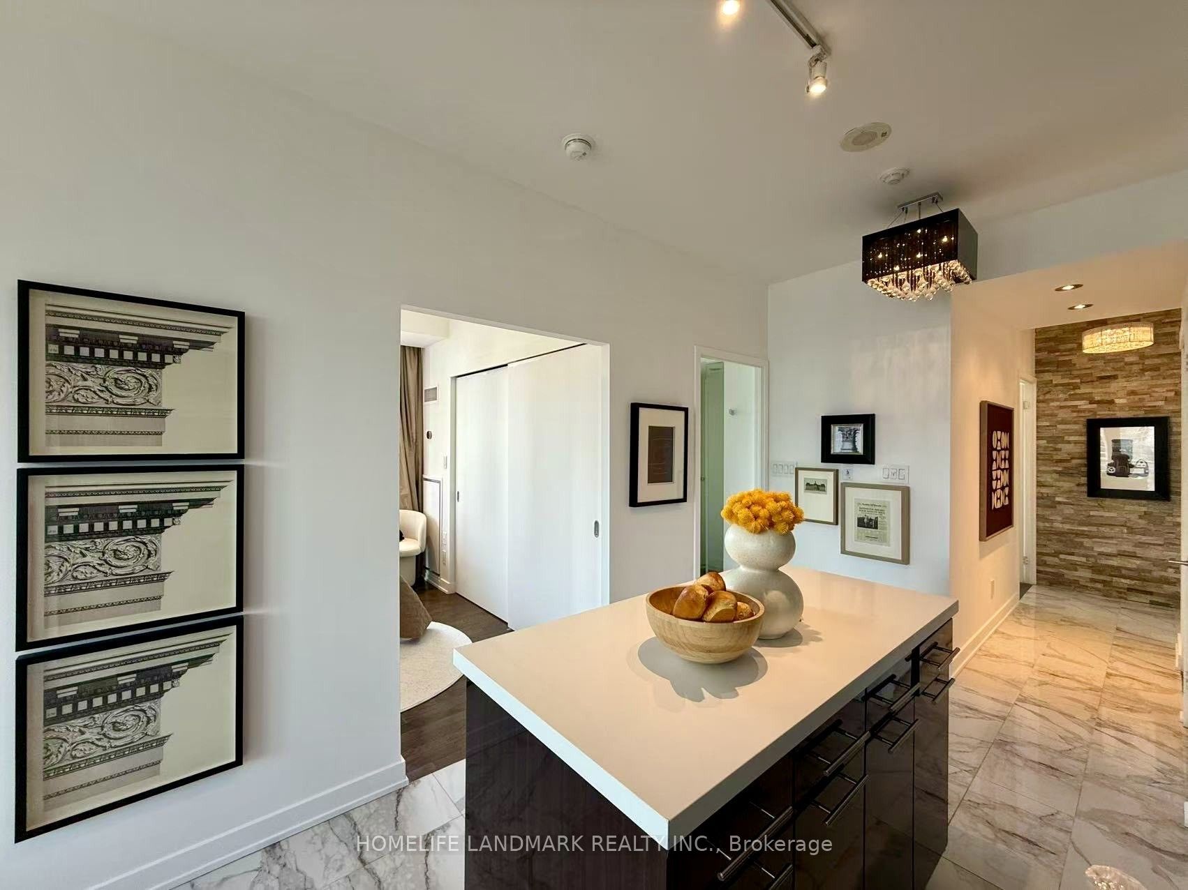 126 Simcoe Street 3303