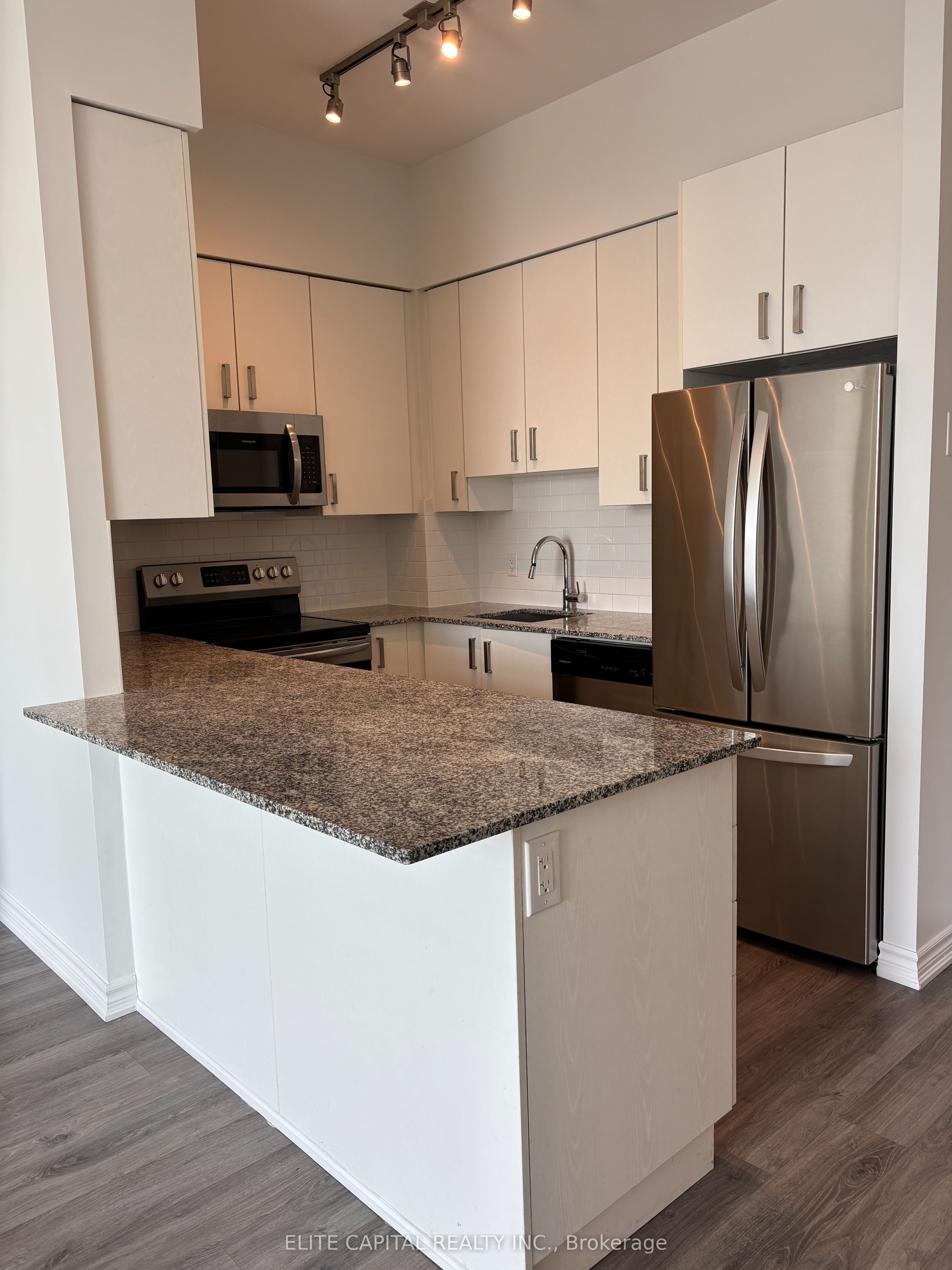 11611 Yonge Street 12 (Ph13)