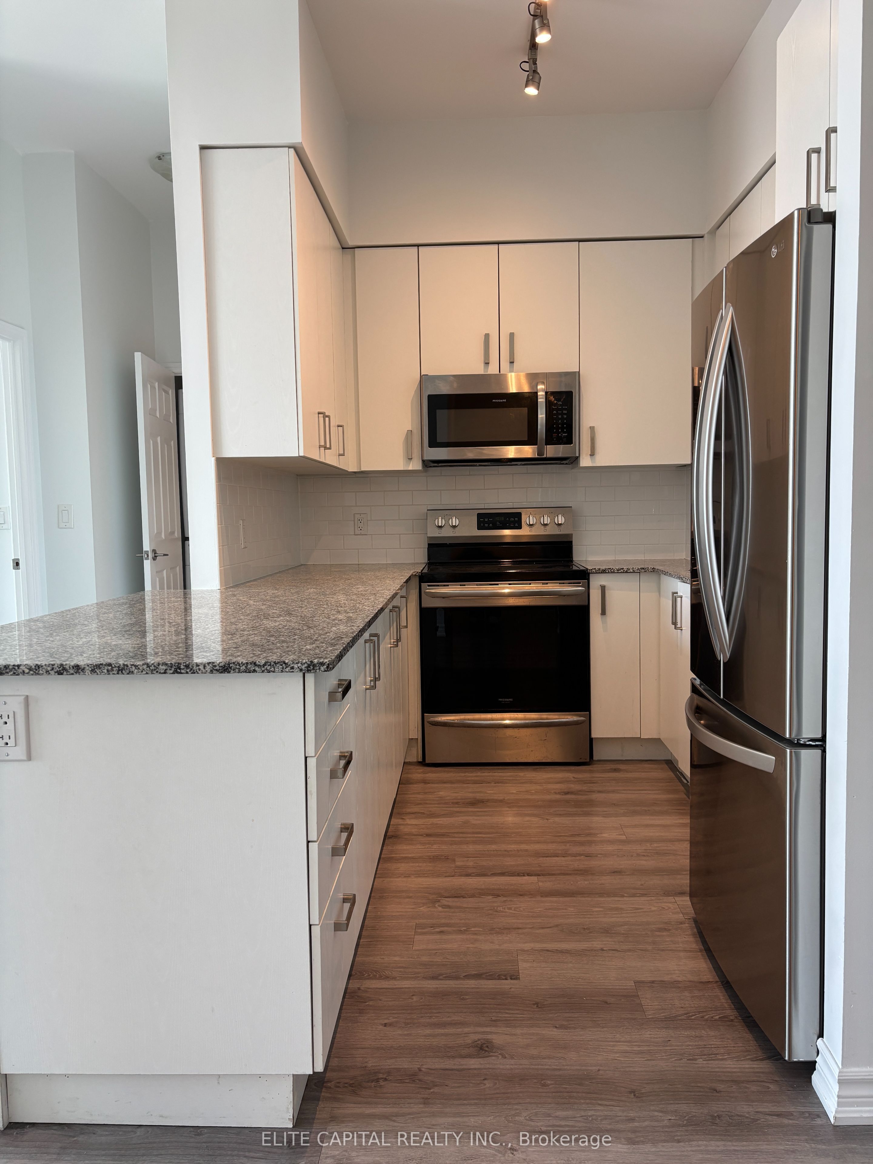 11611 Yonge Street 12 (Ph13)