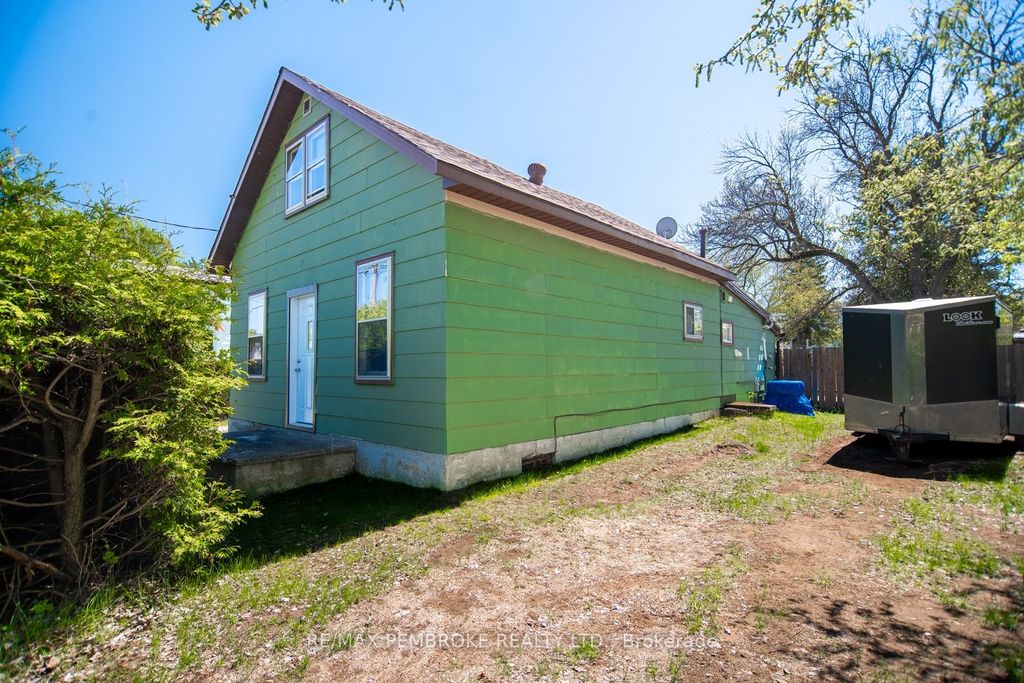 Photo of 1008 Bronx Street, Pembroke, ON K8A 6G5 (MLS # X13165478)