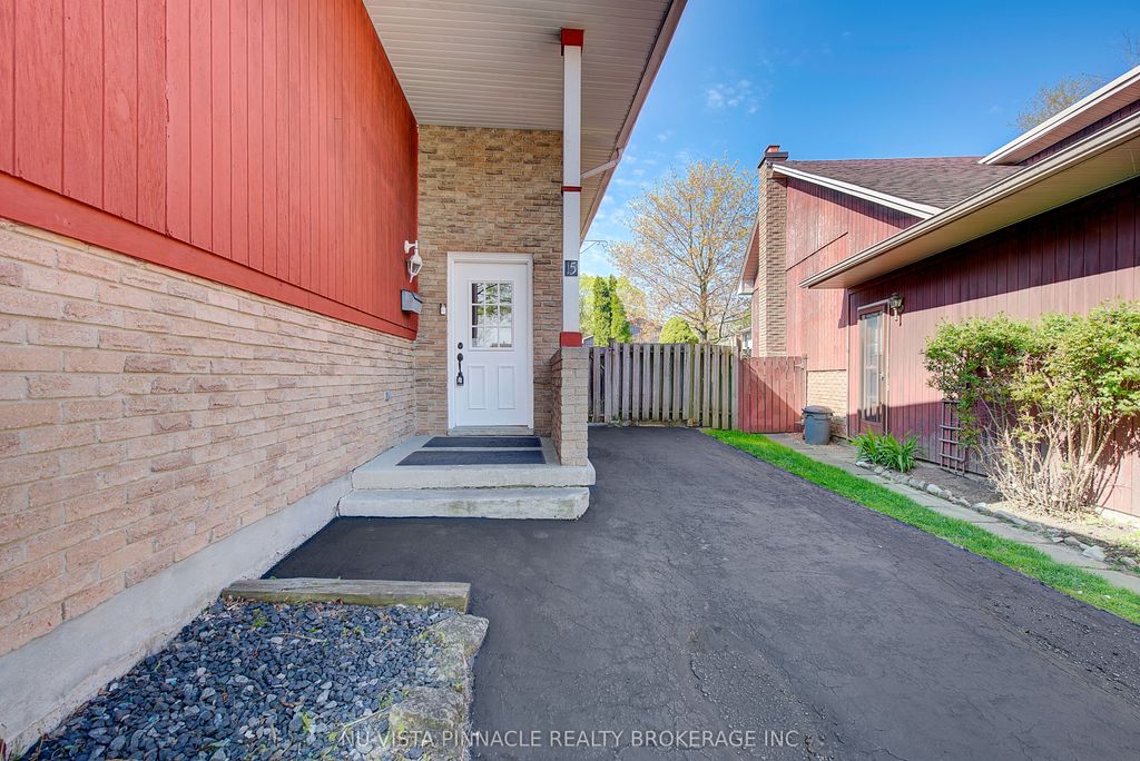 Photo of 15 Tumbleweed Crescent, London South, ON N6E 2N5 (MLS # X13079622)