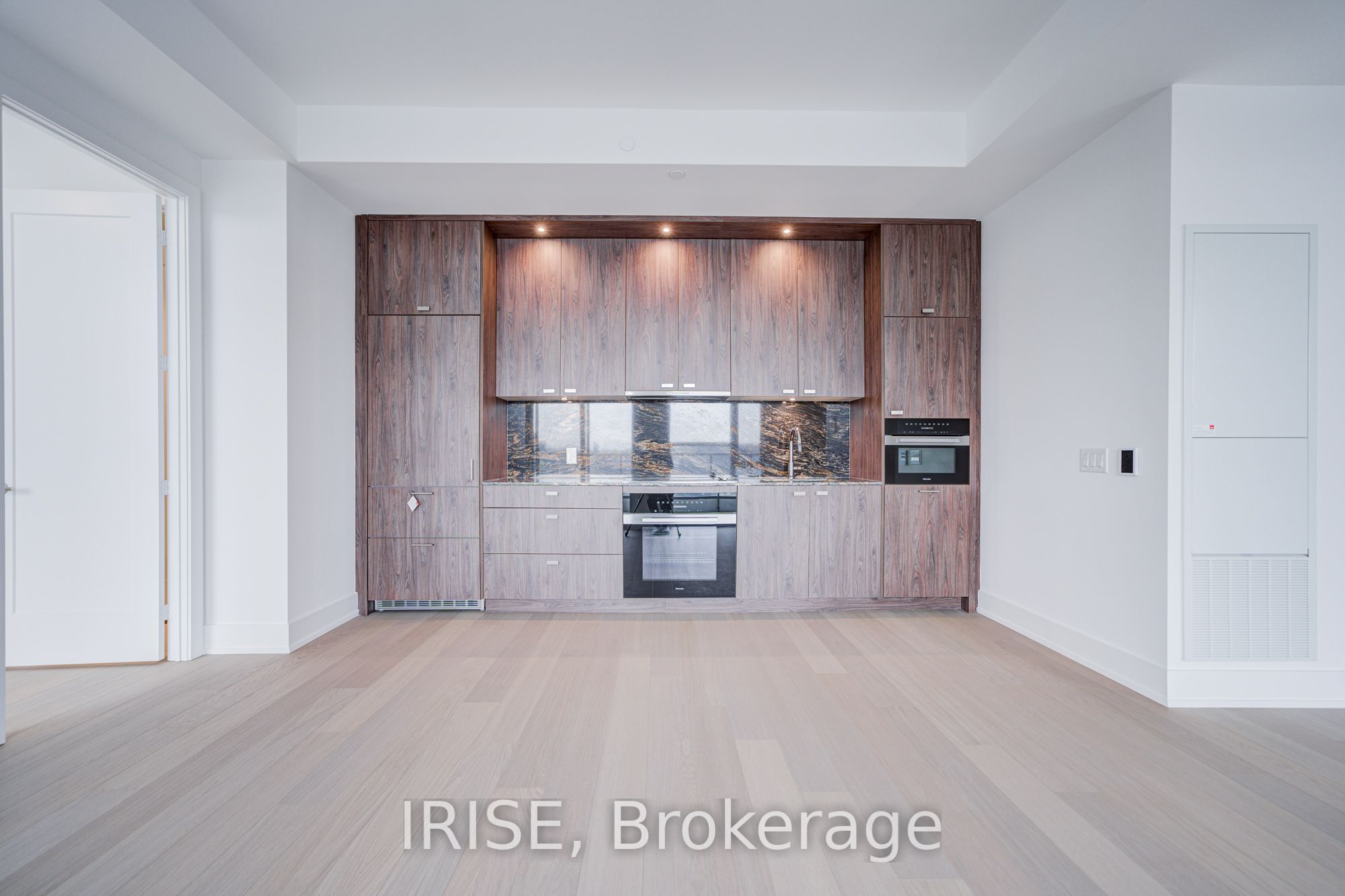 399 Royal Orchard Boulevard 1016