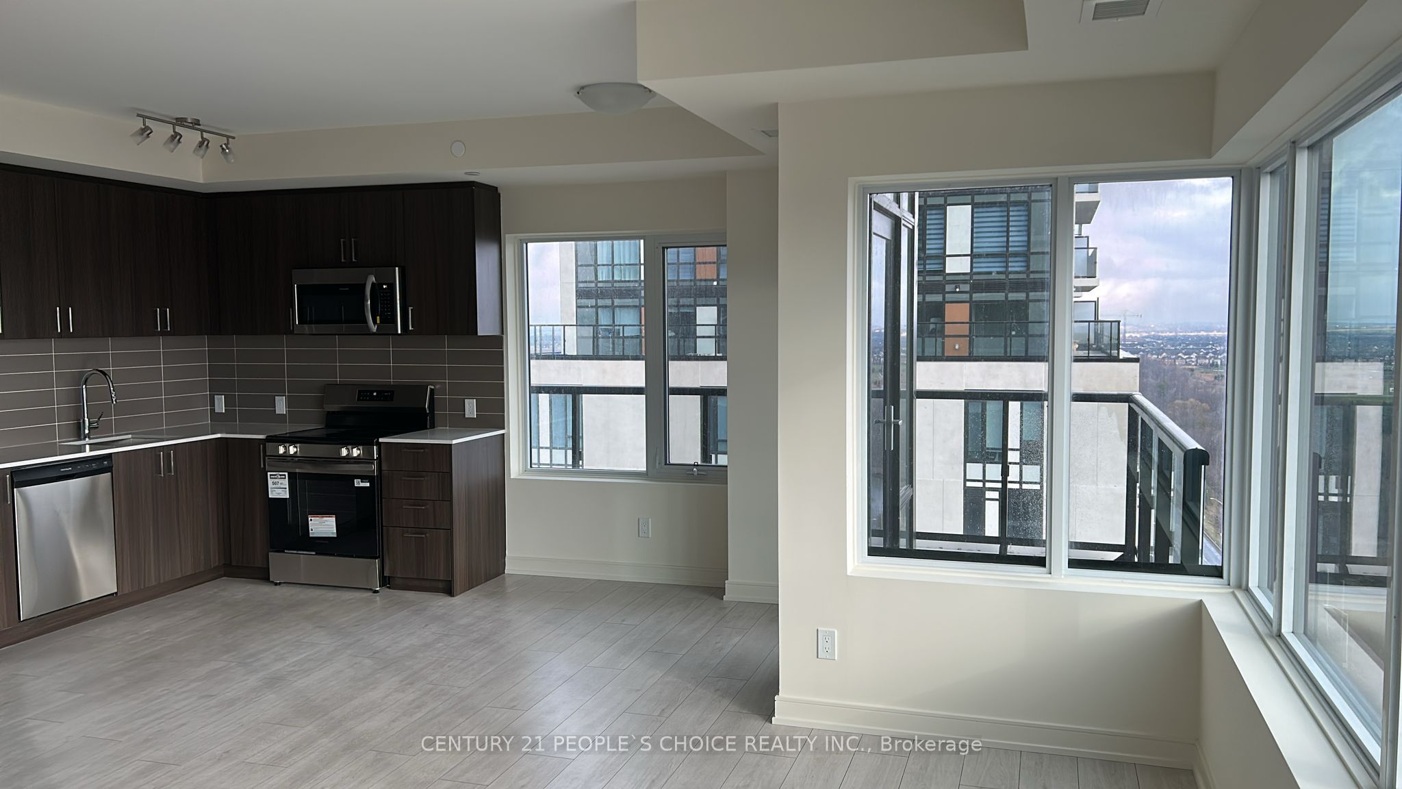 8020 Derry Road W 1608