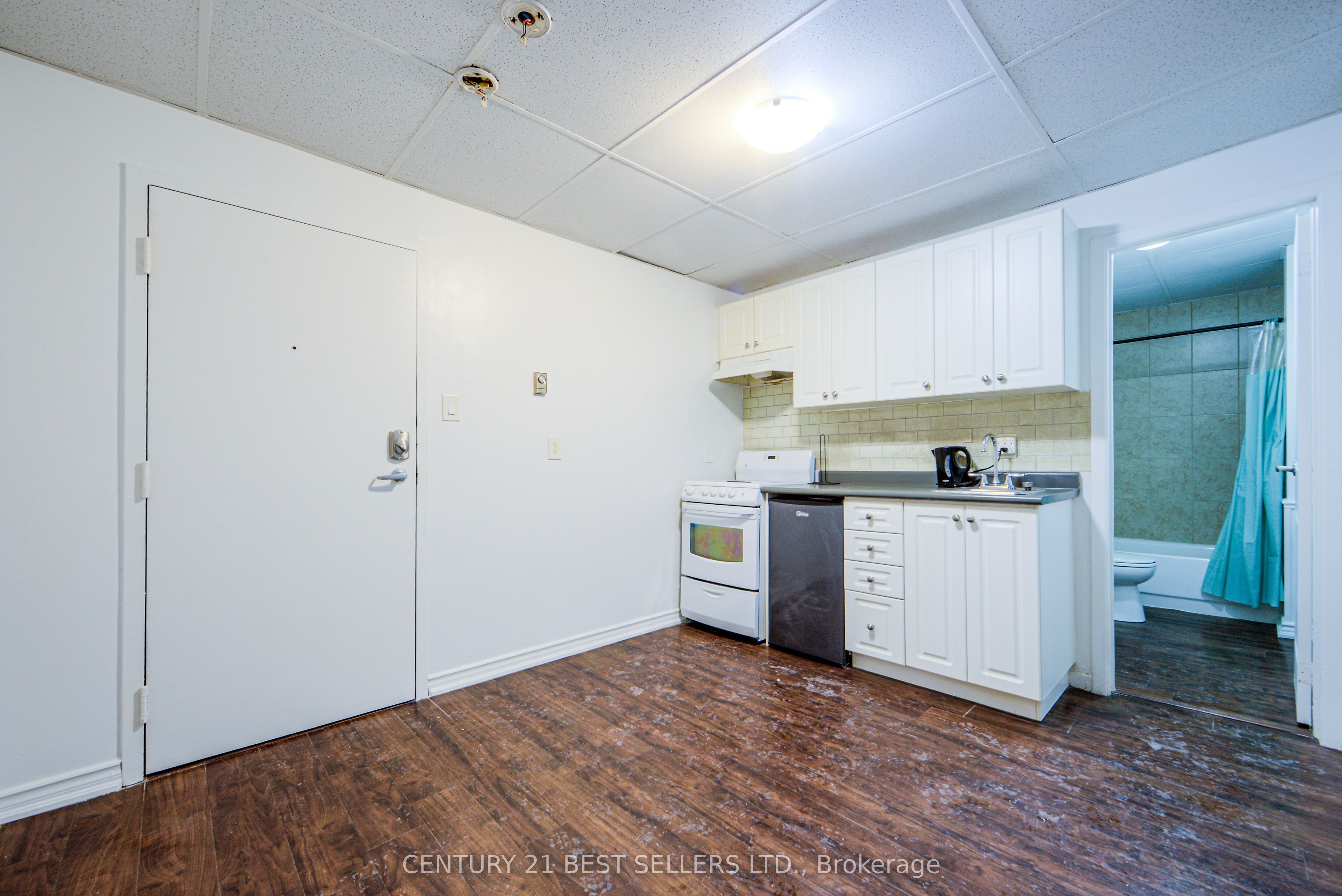 150 Lakeshore Road E 3