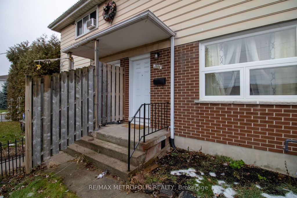 Photo of 1098 Cedar Street, Oshawa, ON L1J 3R9 (MLS # E12649392)