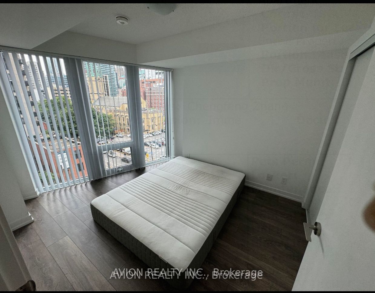 60 Shuter Street 805