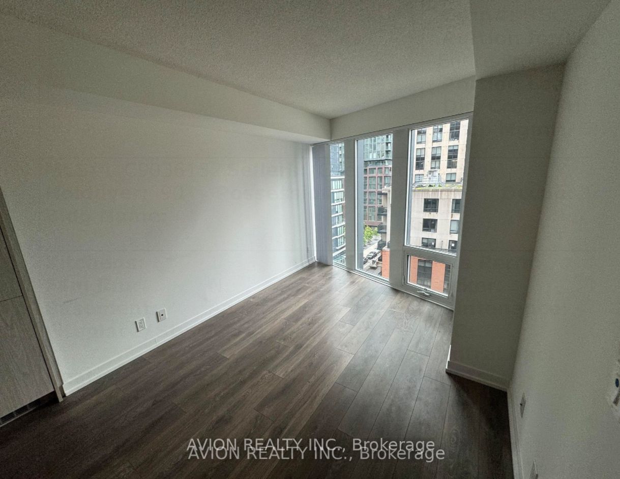 60 Shuter Street 805