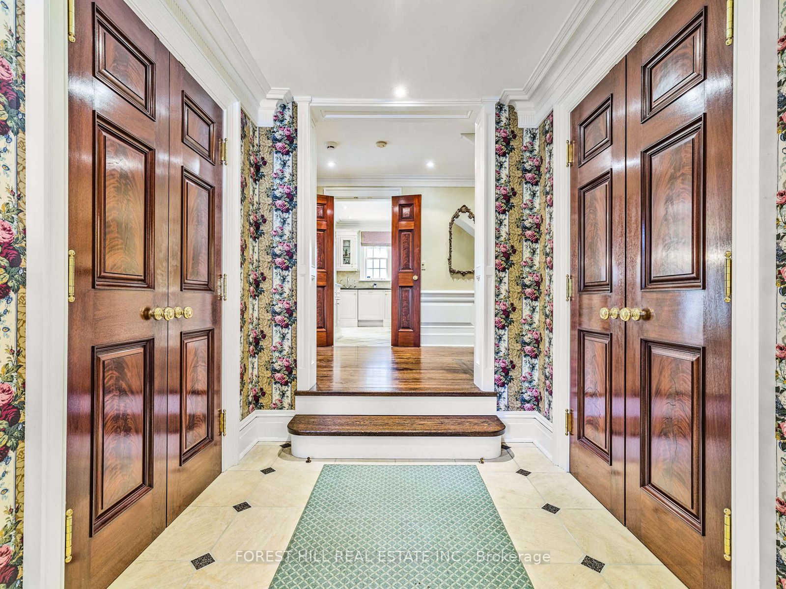 11 Dewbourne Avenue