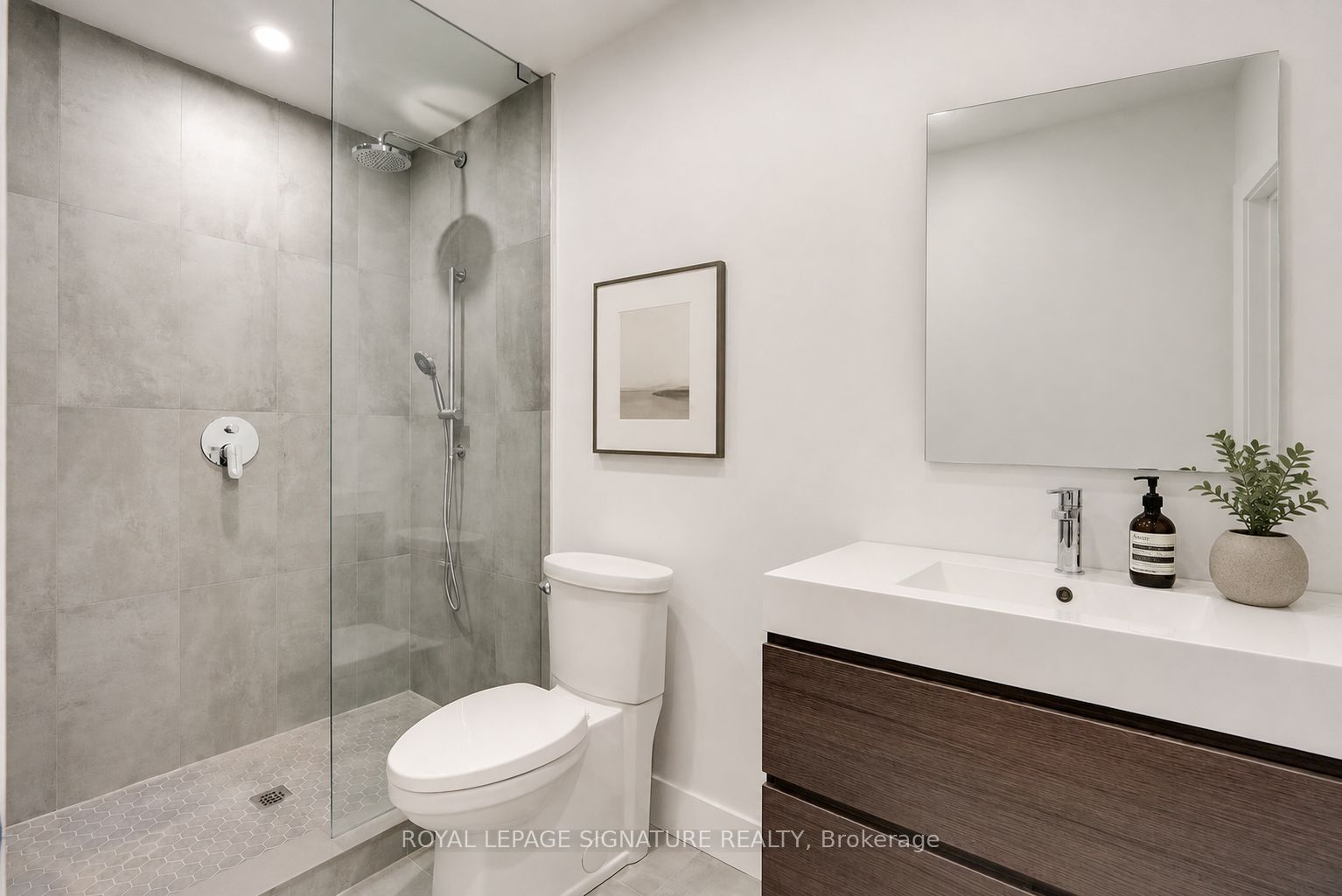 390 Palmerston Boulevard 3