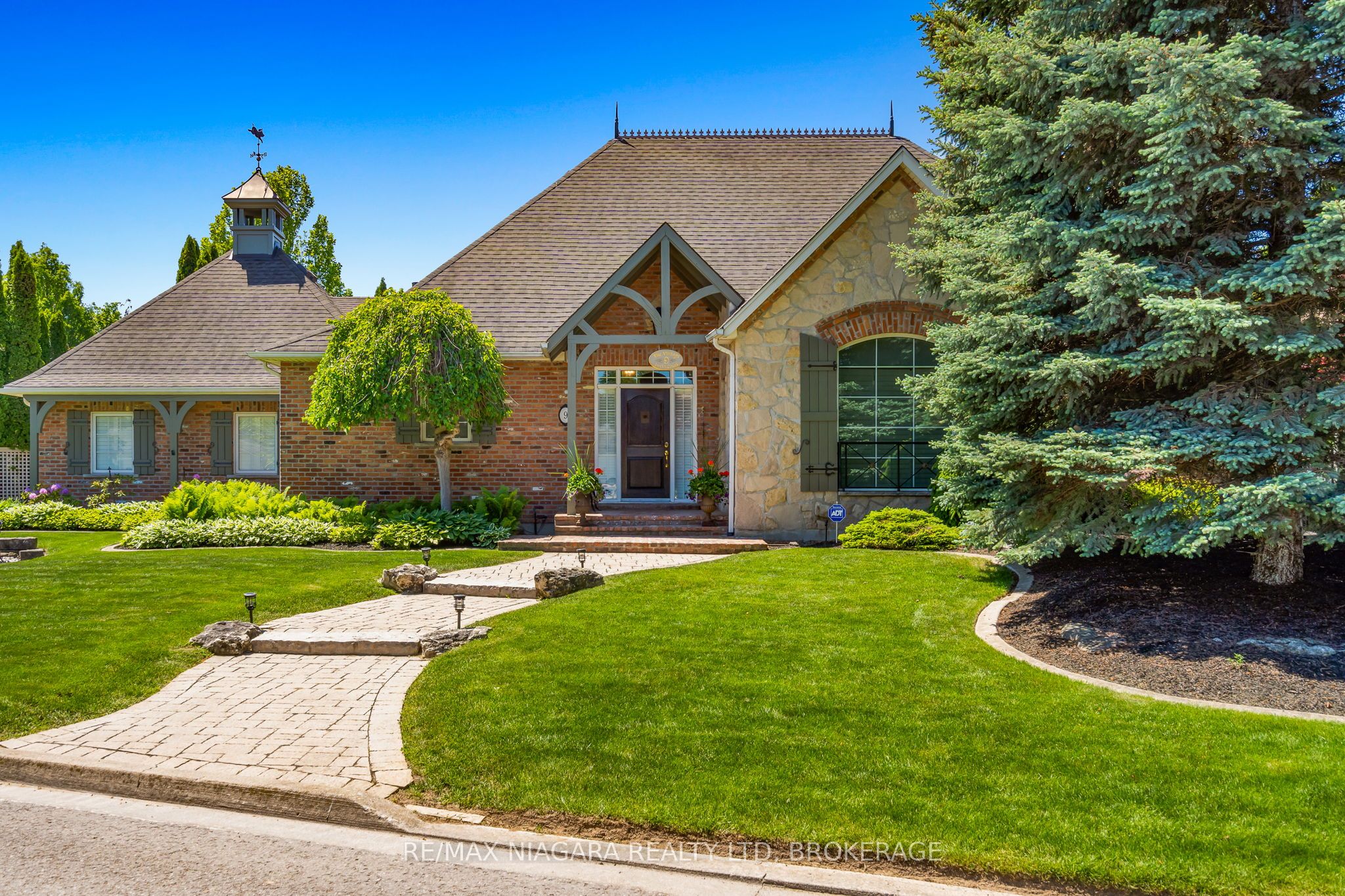 9 LUCIA Court