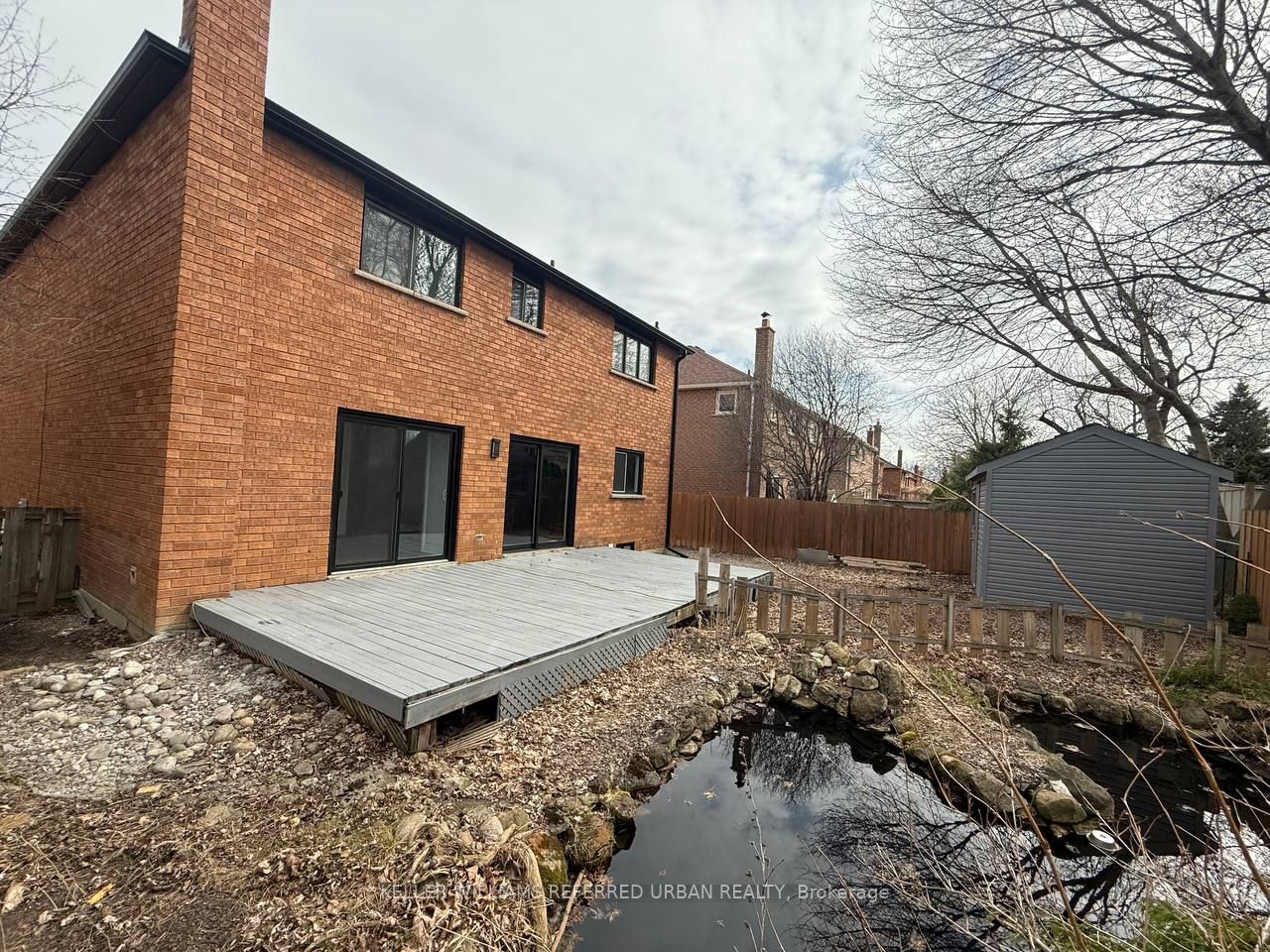 228 Elman Crescent
