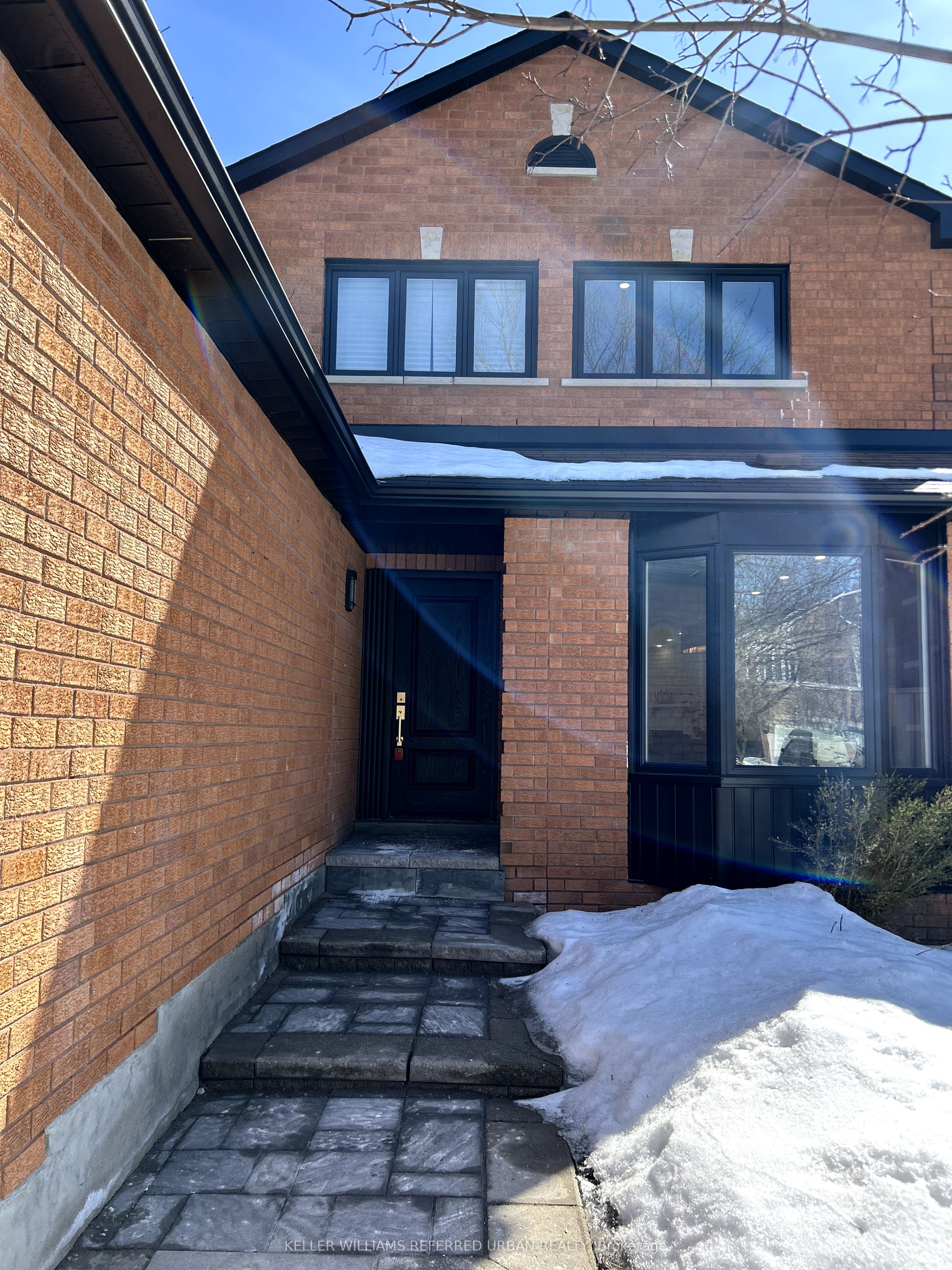 228 Elman Crescent