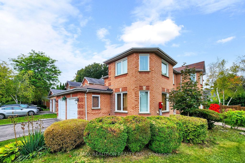 Photo of 98 Charing Crescent, Aurora, ON L4G 6P5 (MLS # N12746958)