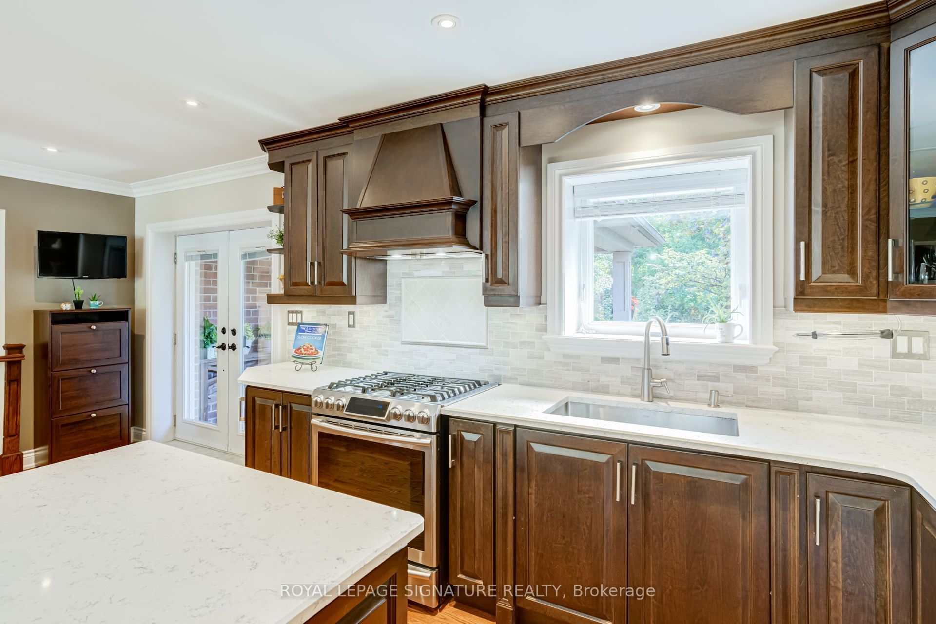 2544 Sharon Crescent