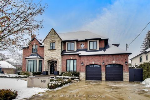 148 Highland Crescent Toronto ON M2L 1H3