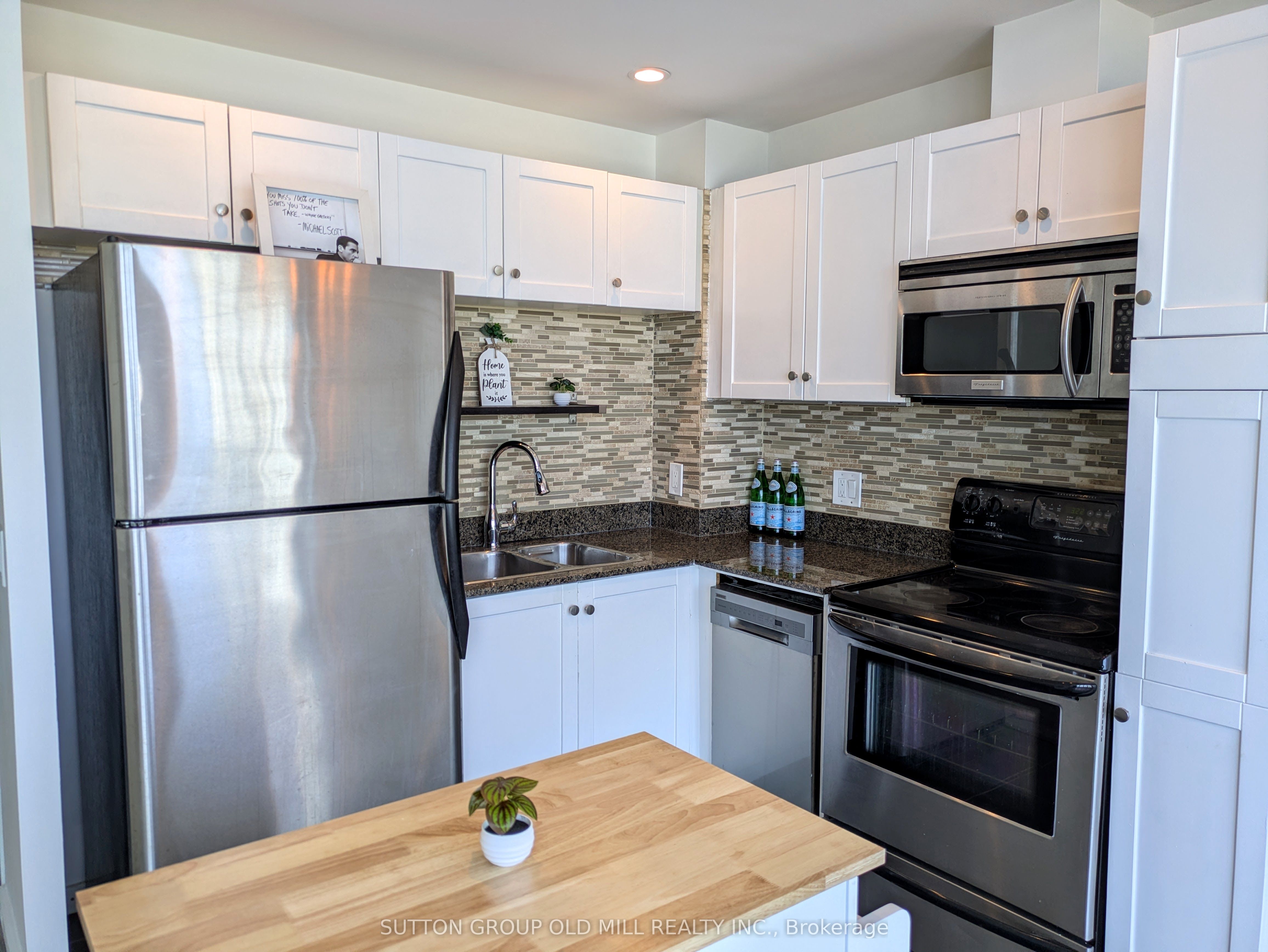 218 Queens Quay W 1405