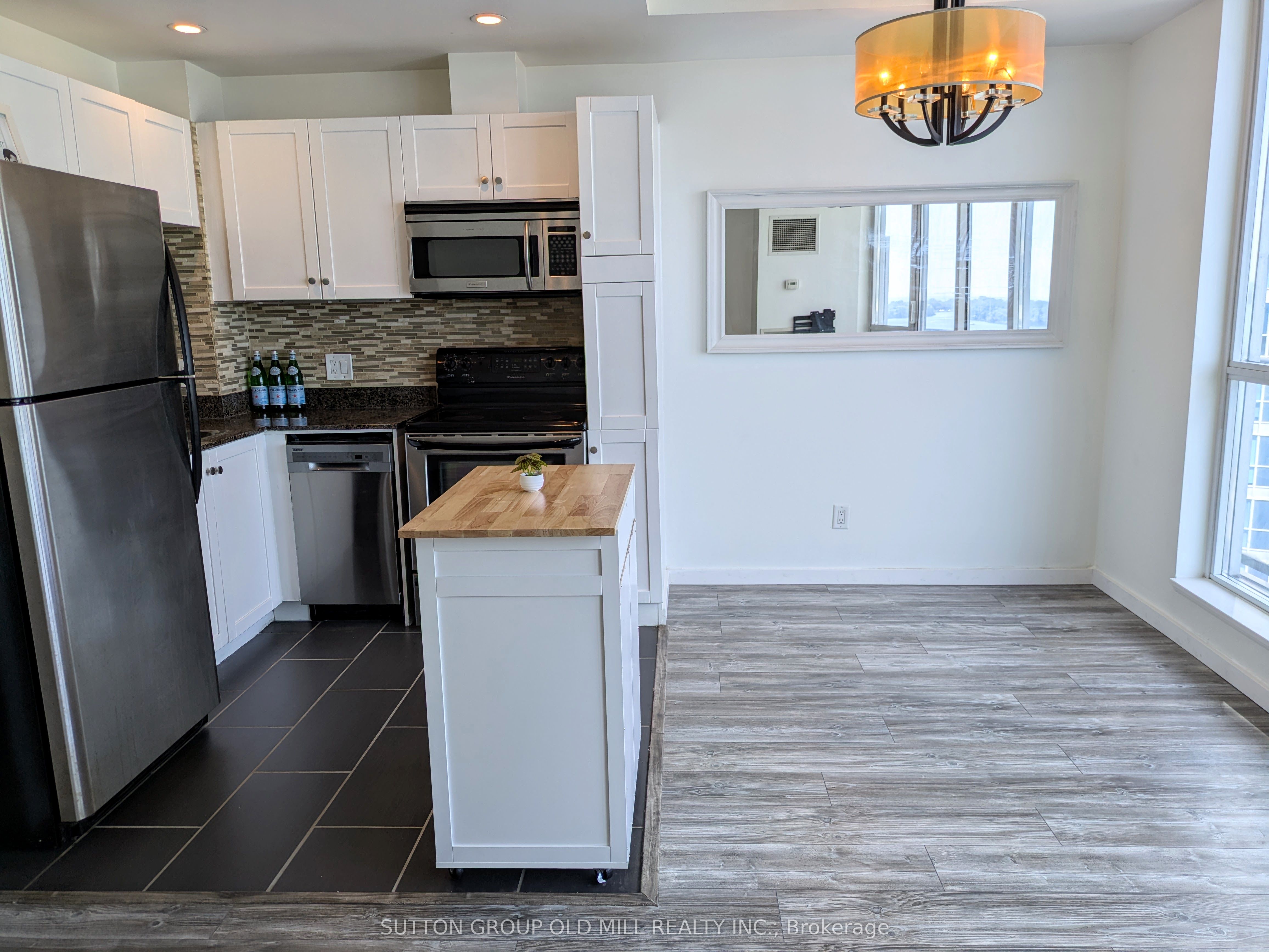 218 Queens Quay W 1405