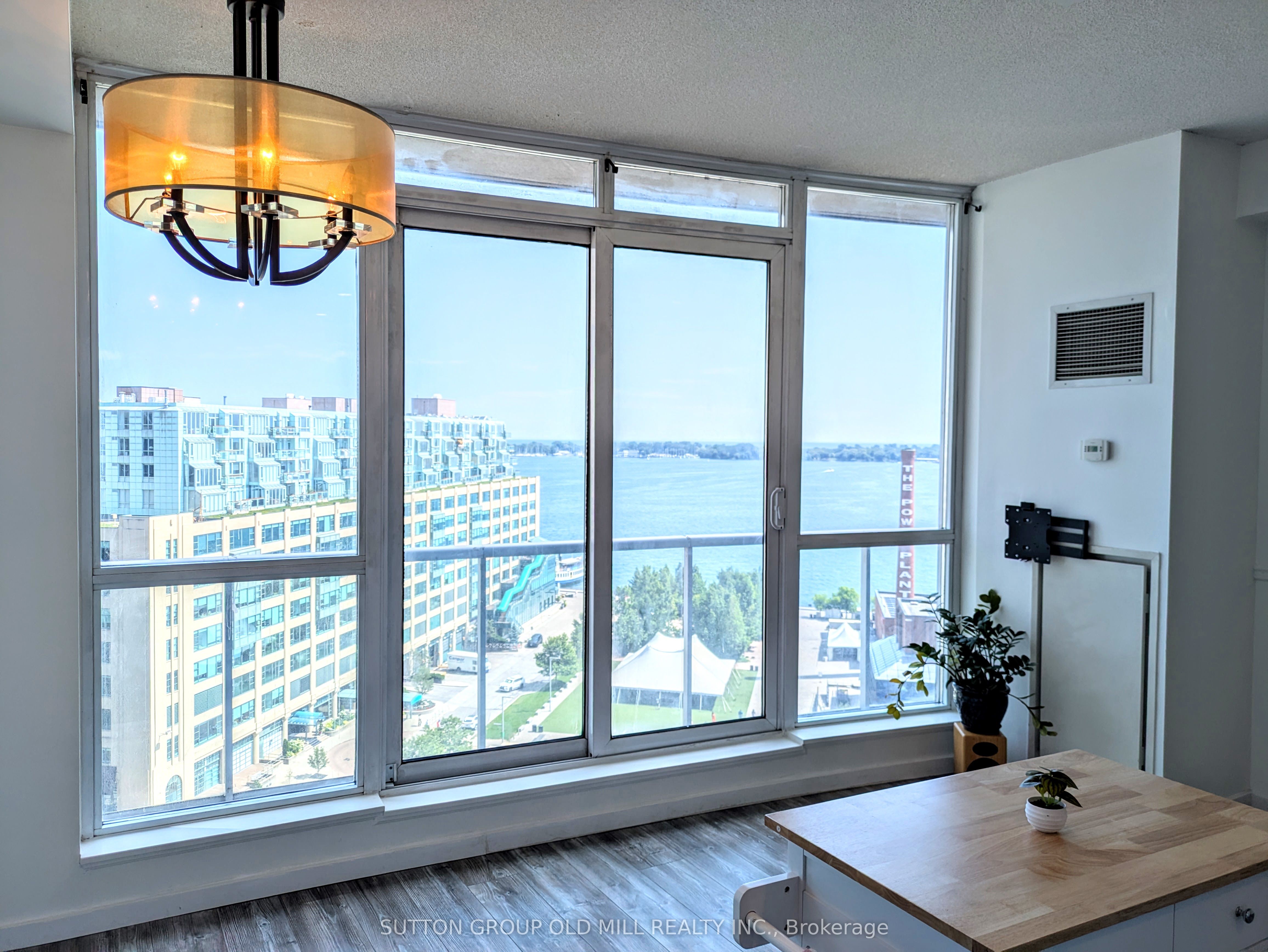218 Queens Quay W 1405
