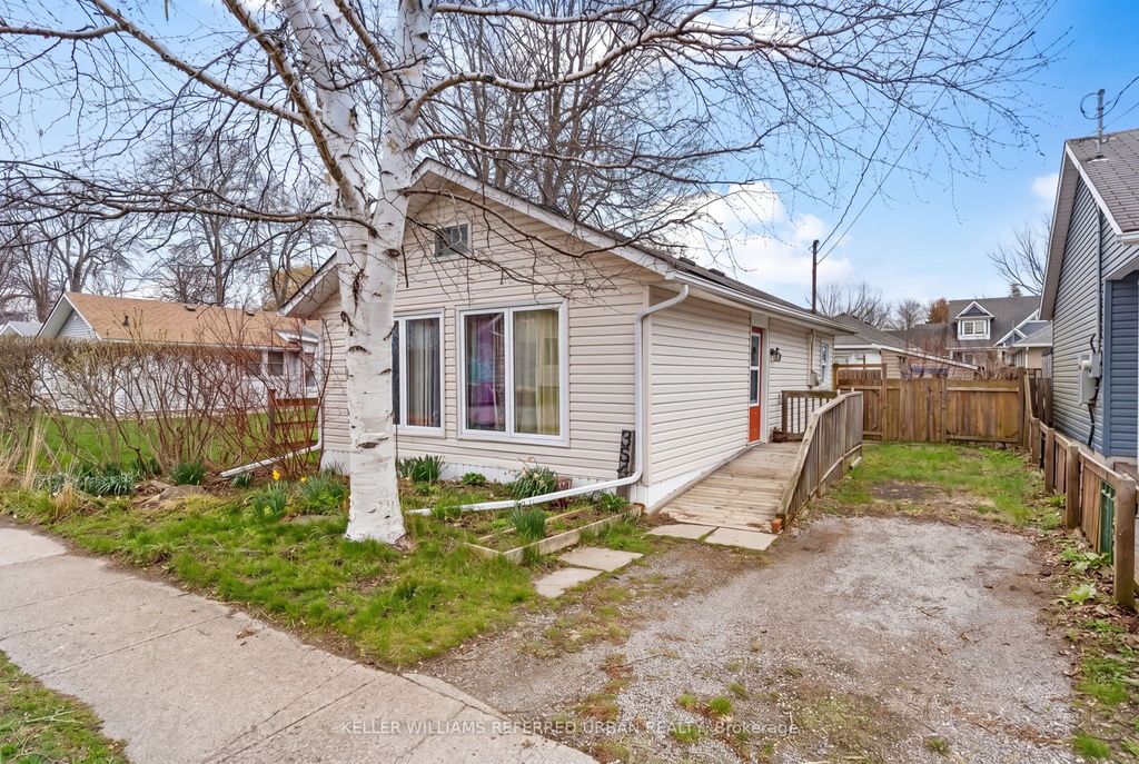 Photo of 354 Elmwood Avenue, Fort Erie, ON L0S 1B0 (MLS # X13044834)