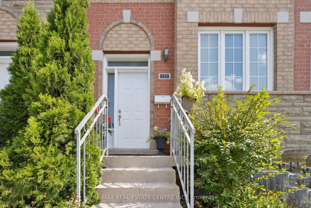 Photo of 665D Scarlett Road, Toronto, ON M9P 2T2 (MLS # W12393164)