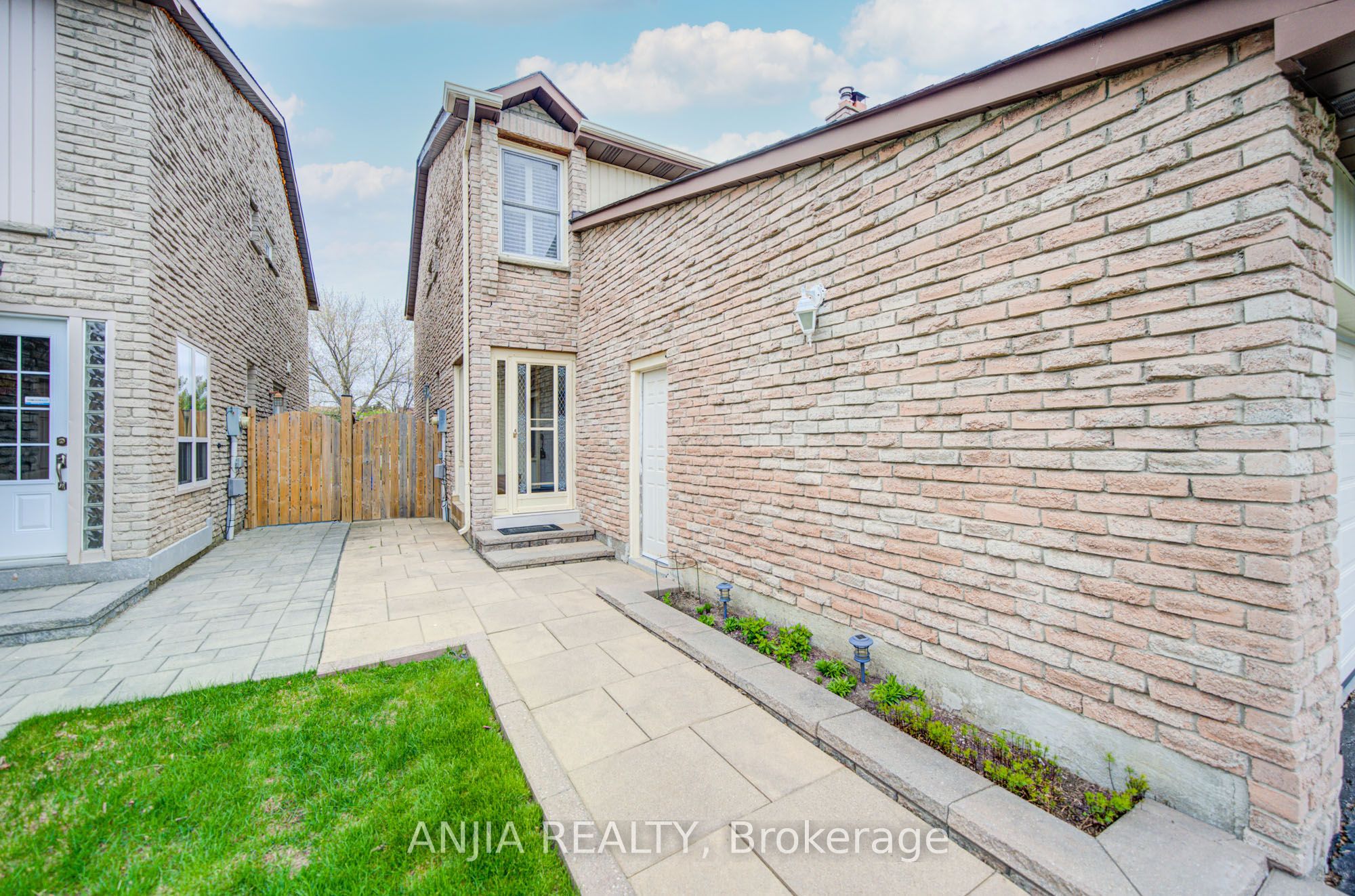 48 Upton Crescent