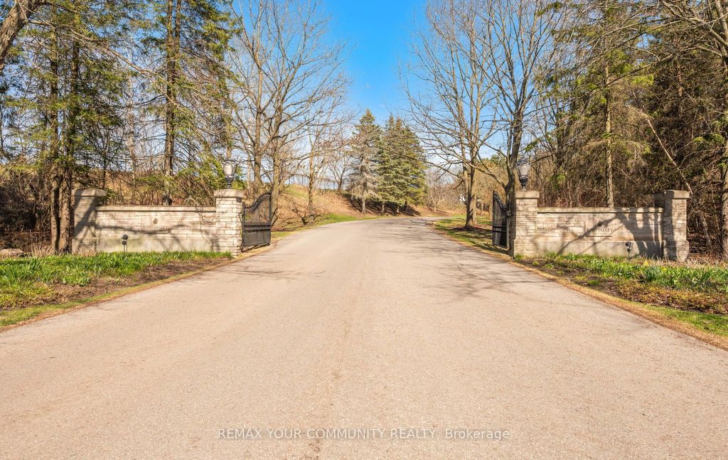 Photo of 102 Country Club Drive, King, ON L7B 1M4 (MLS # N13054766)