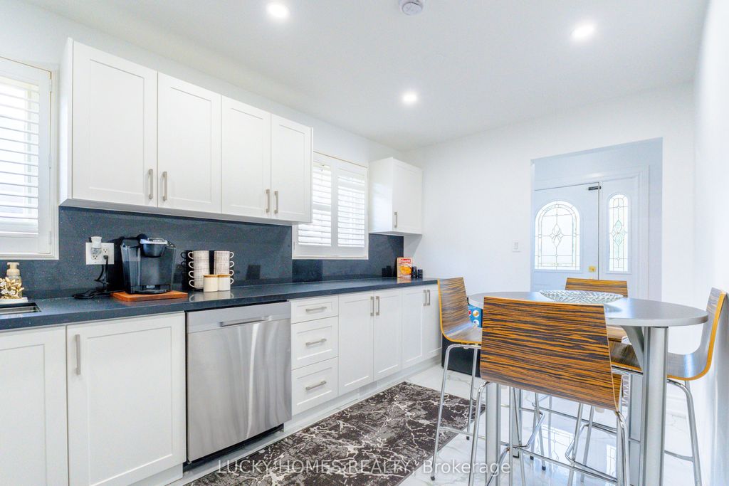 Photo of 33 Vanstone Court, Clarington, ON L1C 3V6 (MLS # E12387063)