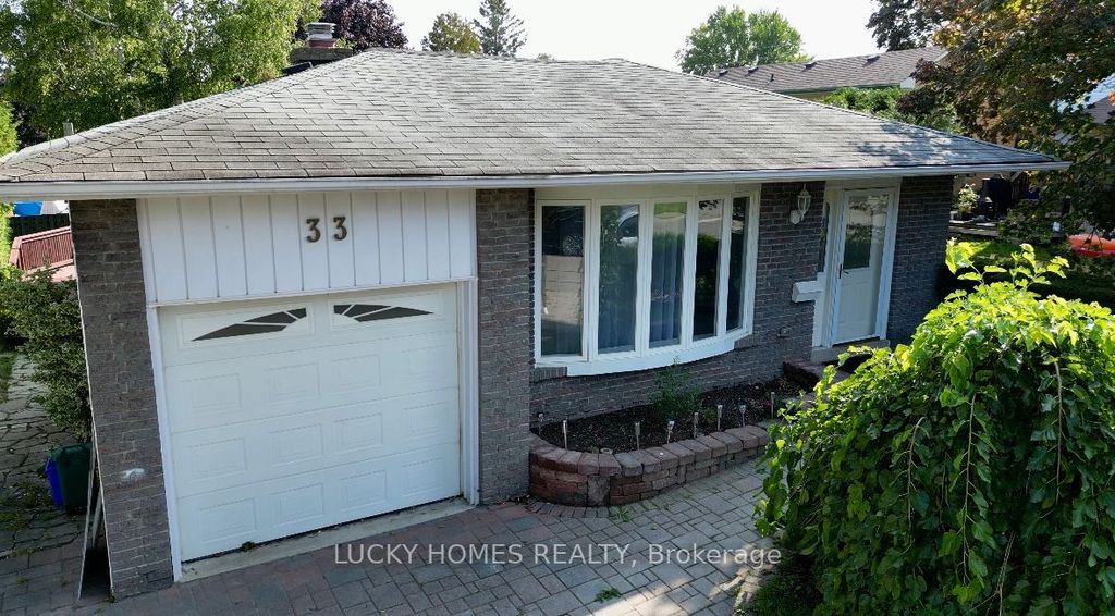 Photo of 33 Vanstone Court, Clarington, ON L1C 3V6 (MLS # E12387063)