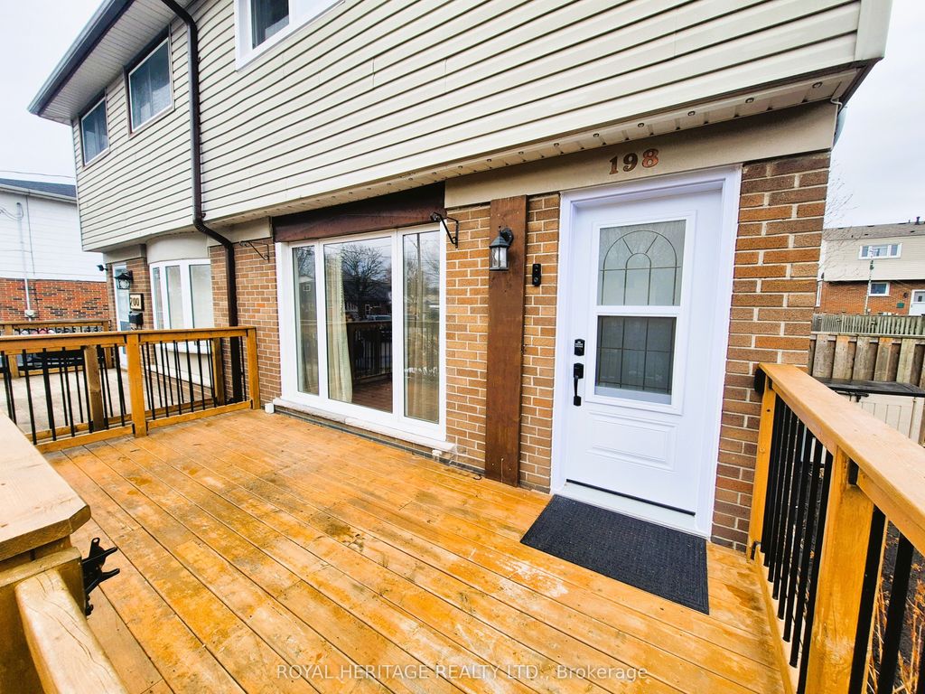 Photo of 198 Barkley Crescent, Oshawa, ON L1J 2E6 (MLS # E12894100)