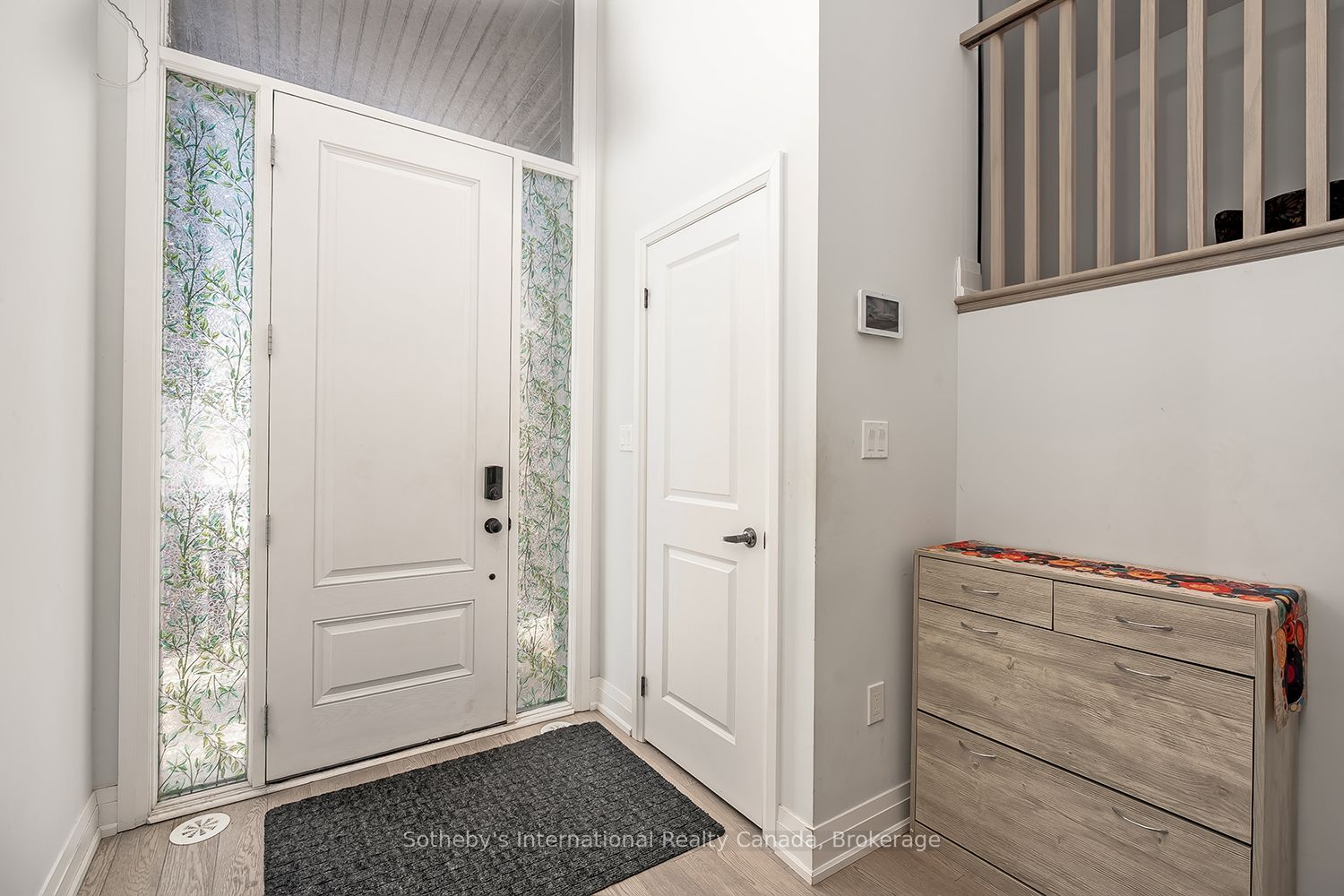 1492 Yellow Rose Circle