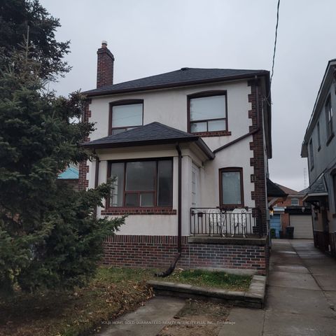 11 Rusholme Drive Lower Toronto ON M6J 3K1