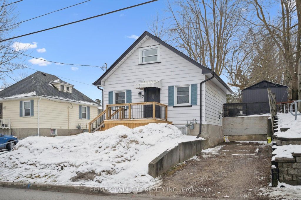 Photo of 7 Riverside Drive W, Woolwich, ON N3B 1P9 (MLS # X12697036)