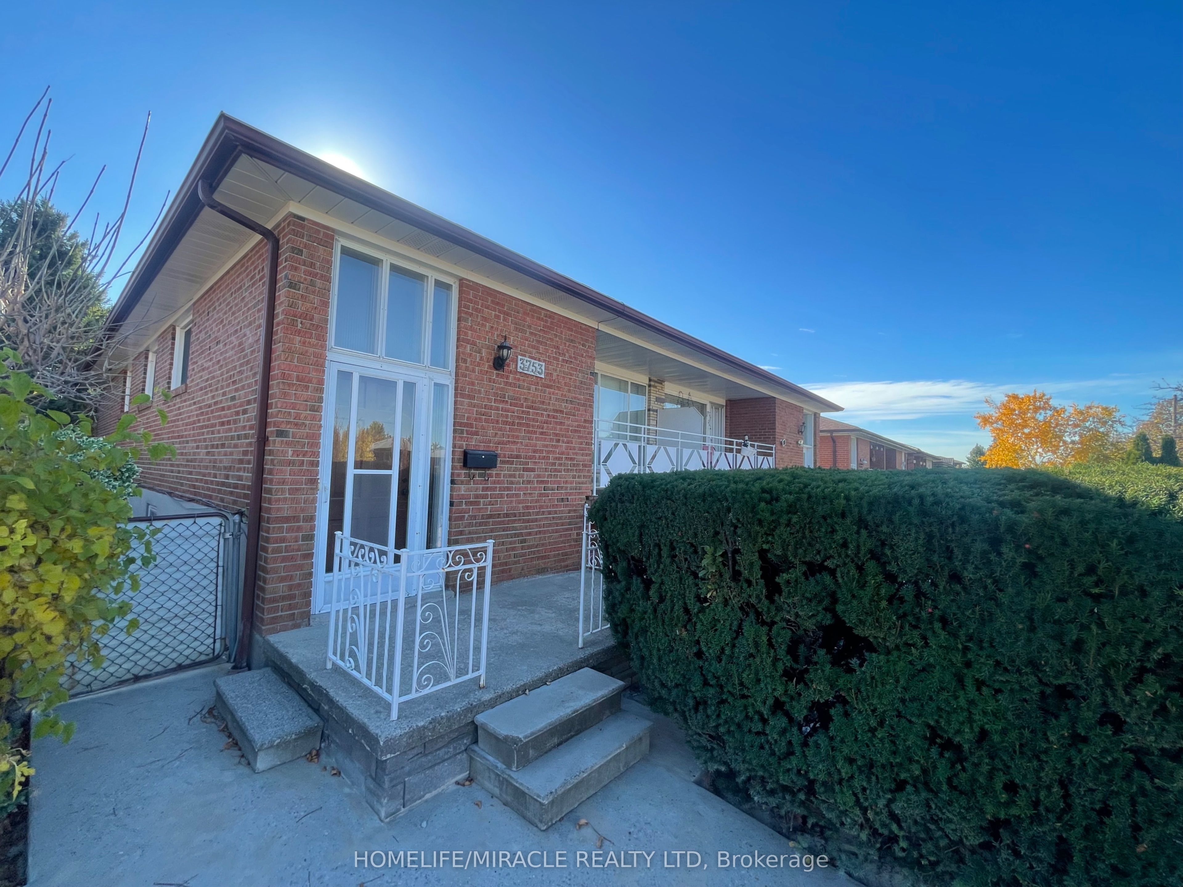 3753 Crabtree Crescent