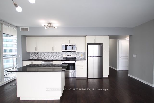 2240 Lake Shore Boulevard W 2004