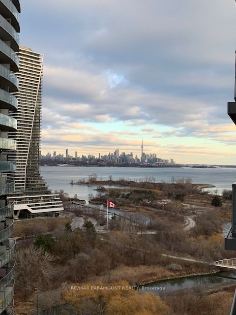 2240 Lake Shore Boulevard W 2004