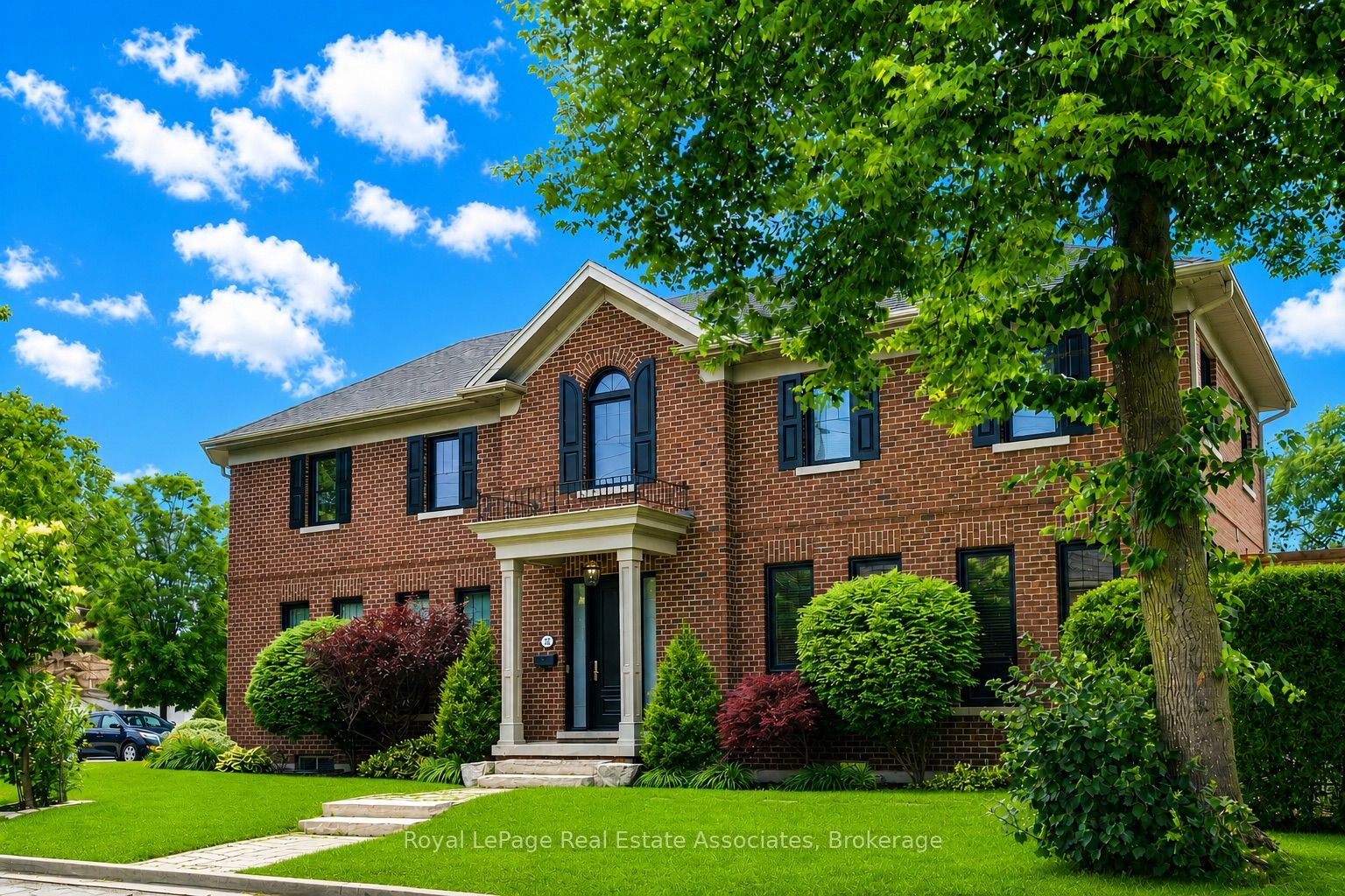 32 Jopling Avenue N