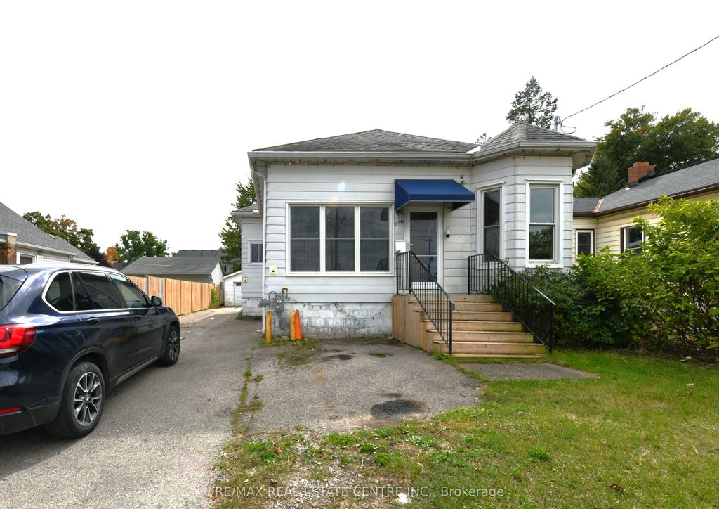 Photo of 274 WELLINGTON Street, St. Thomas, ON N5R 2S8 (MLS # X12730004)