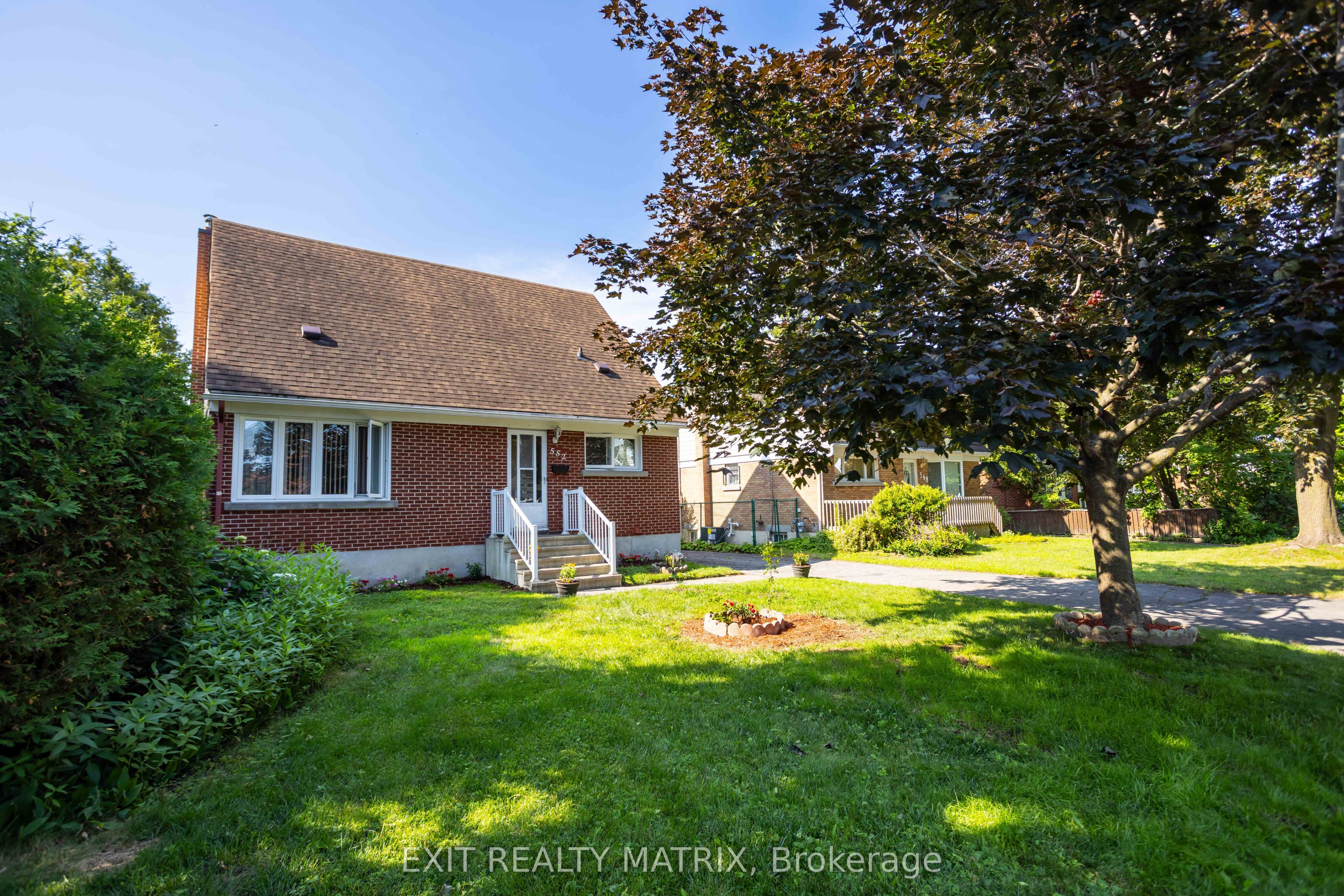 552 Dunbrack Street - Photo 4