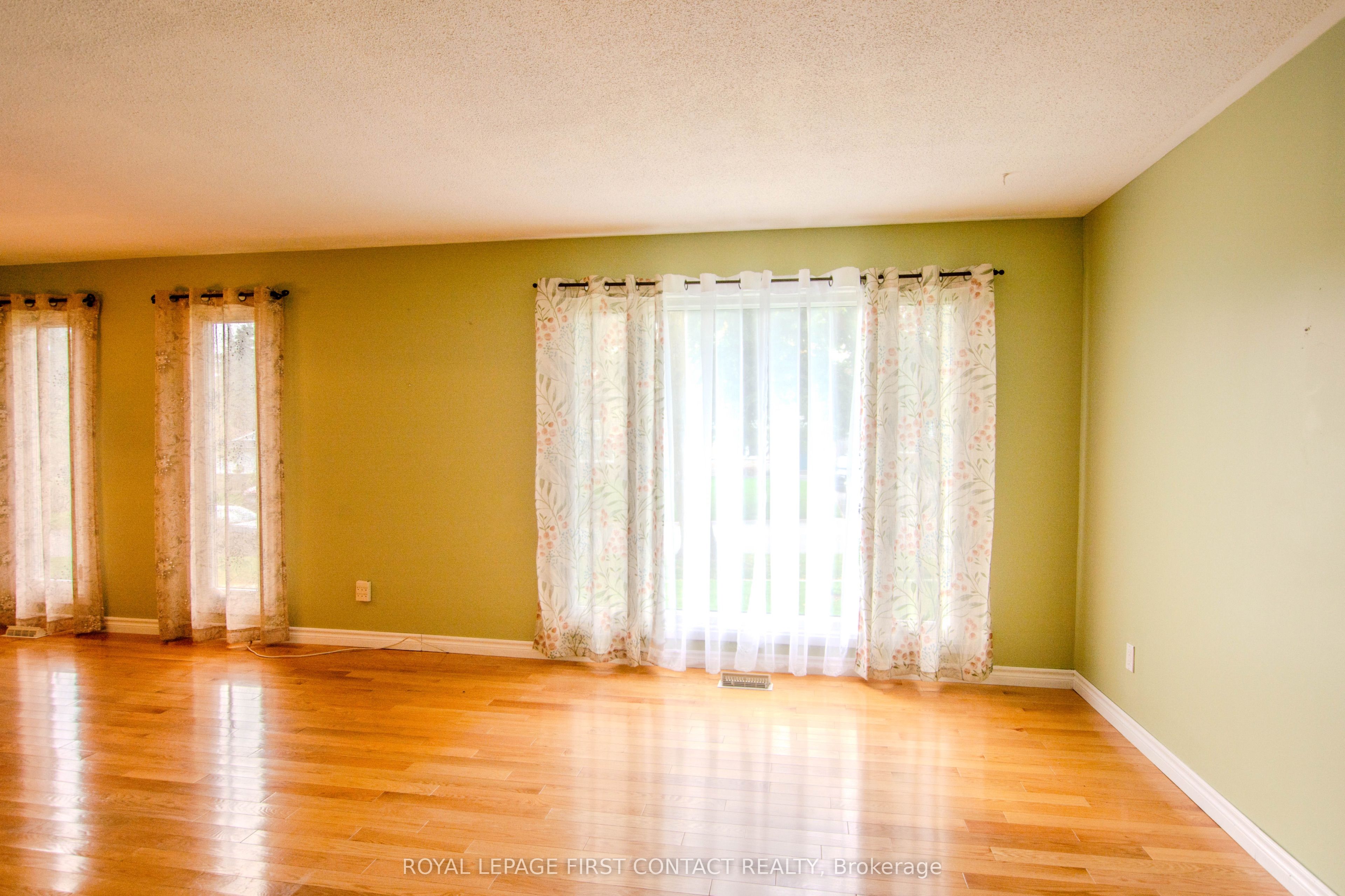 12 Daphne Crescent
