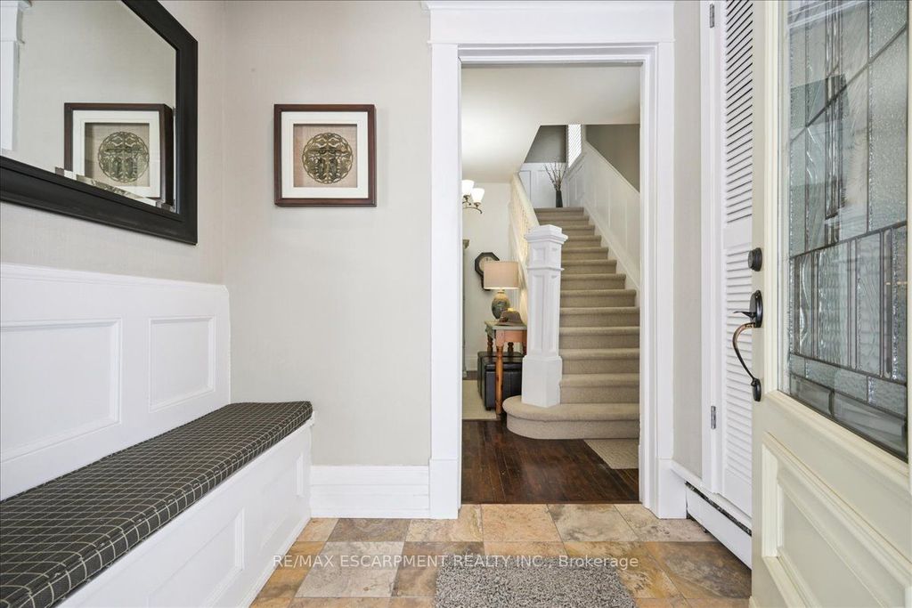 Photo of 96 Ontario Street, Bracebridge, ON P1L 2A2 (MLS # X13022688)