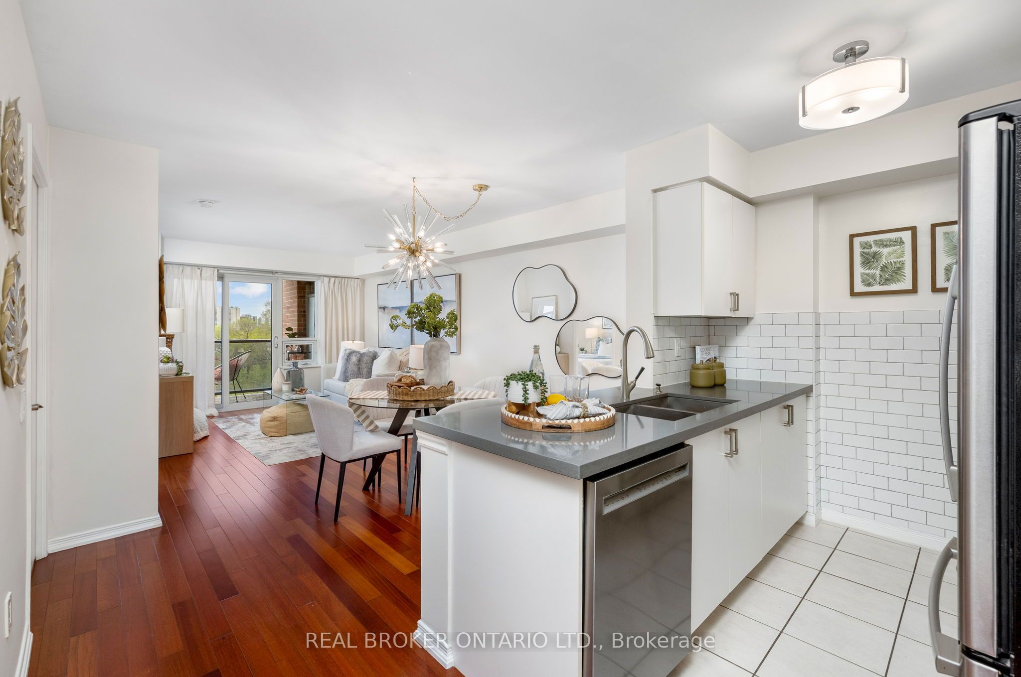 61 Heintzman Street 718