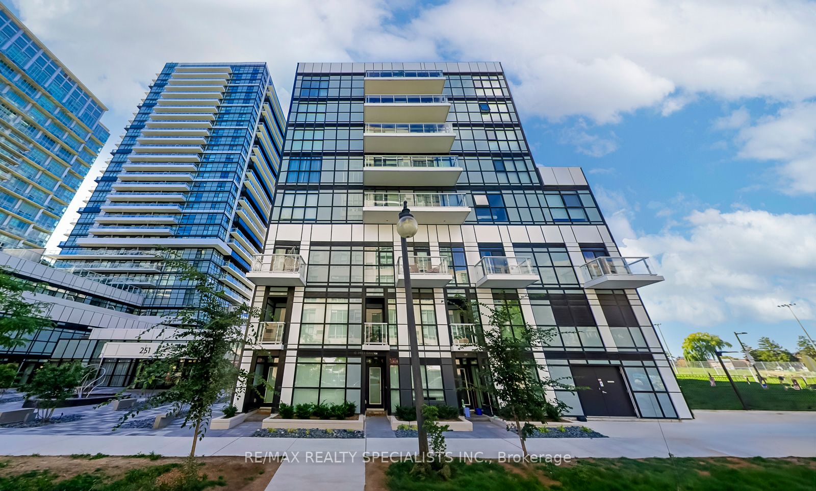 251 Manitoba Street 914