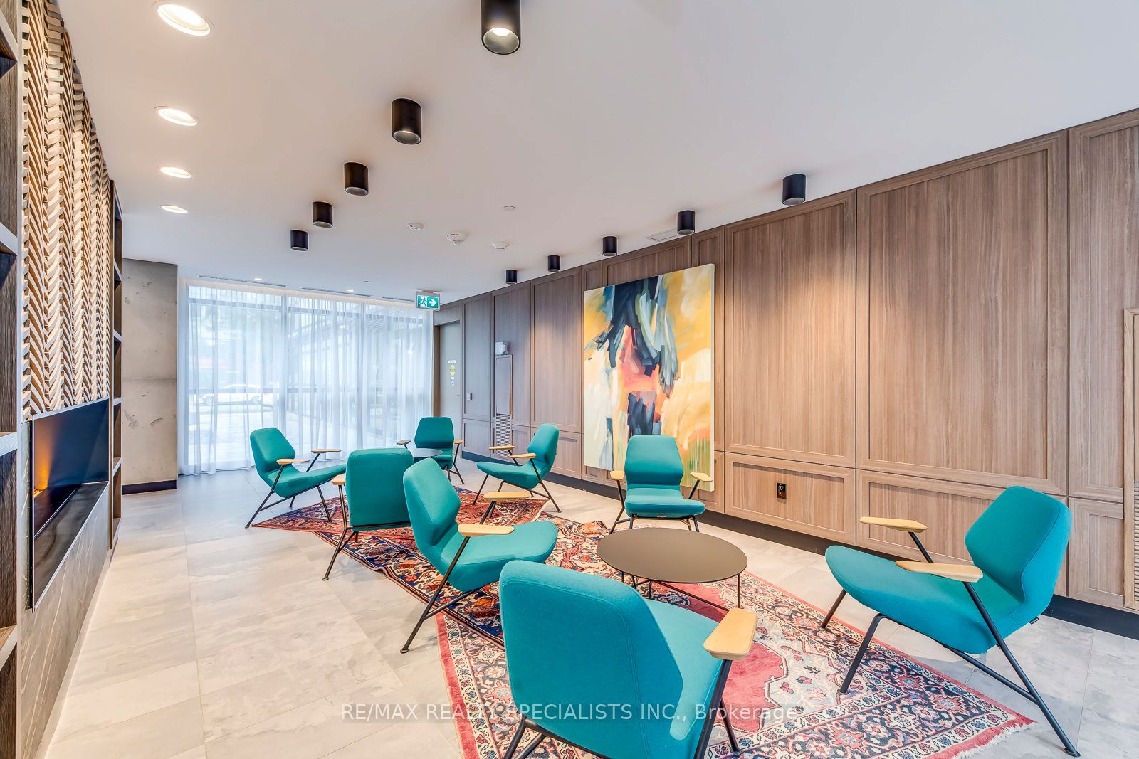 251 Manitoba Street 914