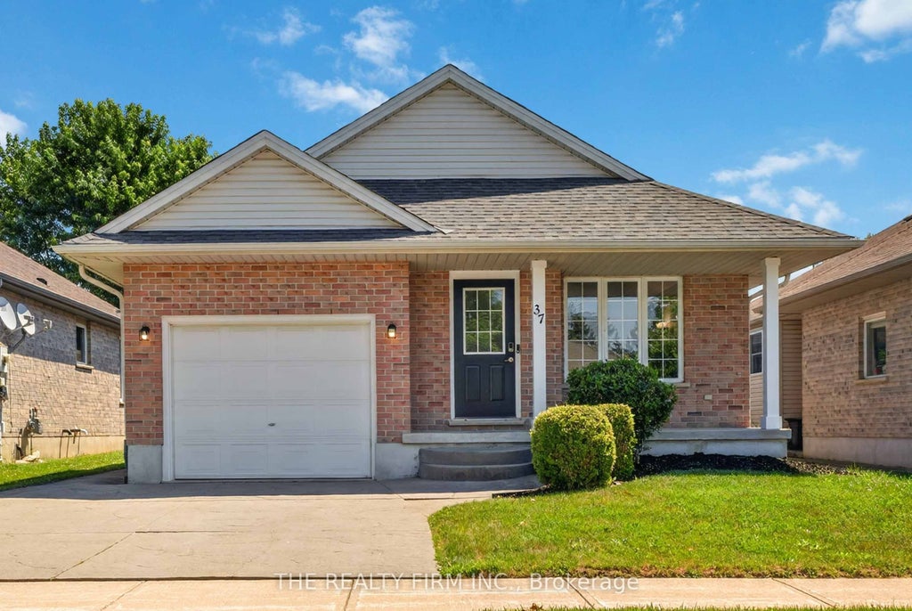Photo of 37 LAKE MARGARET Trail, St. Thomas, ON N5R 6K7 (MLS # X13569980)