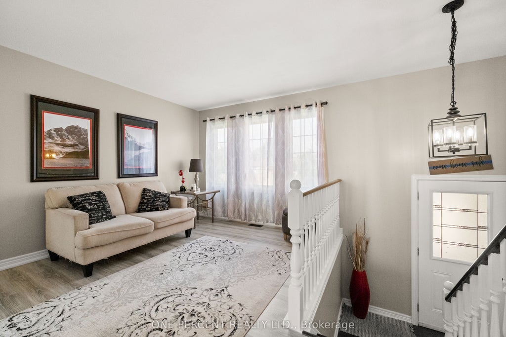 Photo of 63 Donegal Drive, Brantford, ON N3T 6L2 (MLS # X13763886)