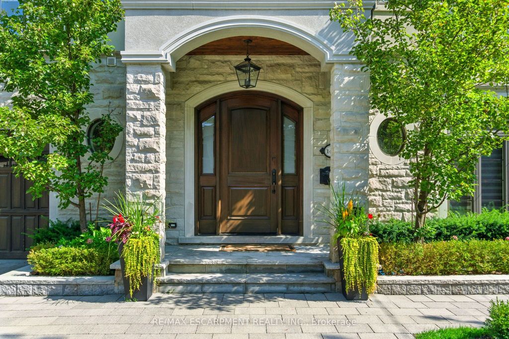 Photo of 1499 Trotwood Avenue, Mississauga, ON L5G 3Z8 (MLS # W12452461)