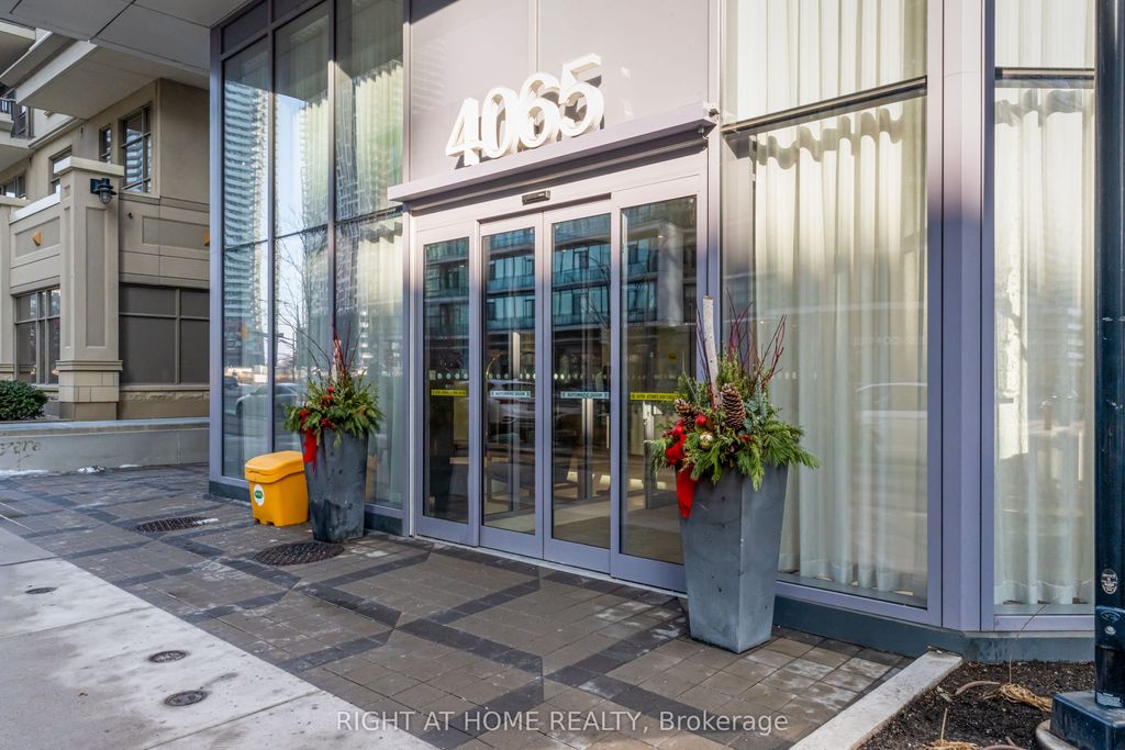 Photo of 4065 Confederation Parkway #2811, Mississauga, ON L5B 0L4 (MLS # W12688588)